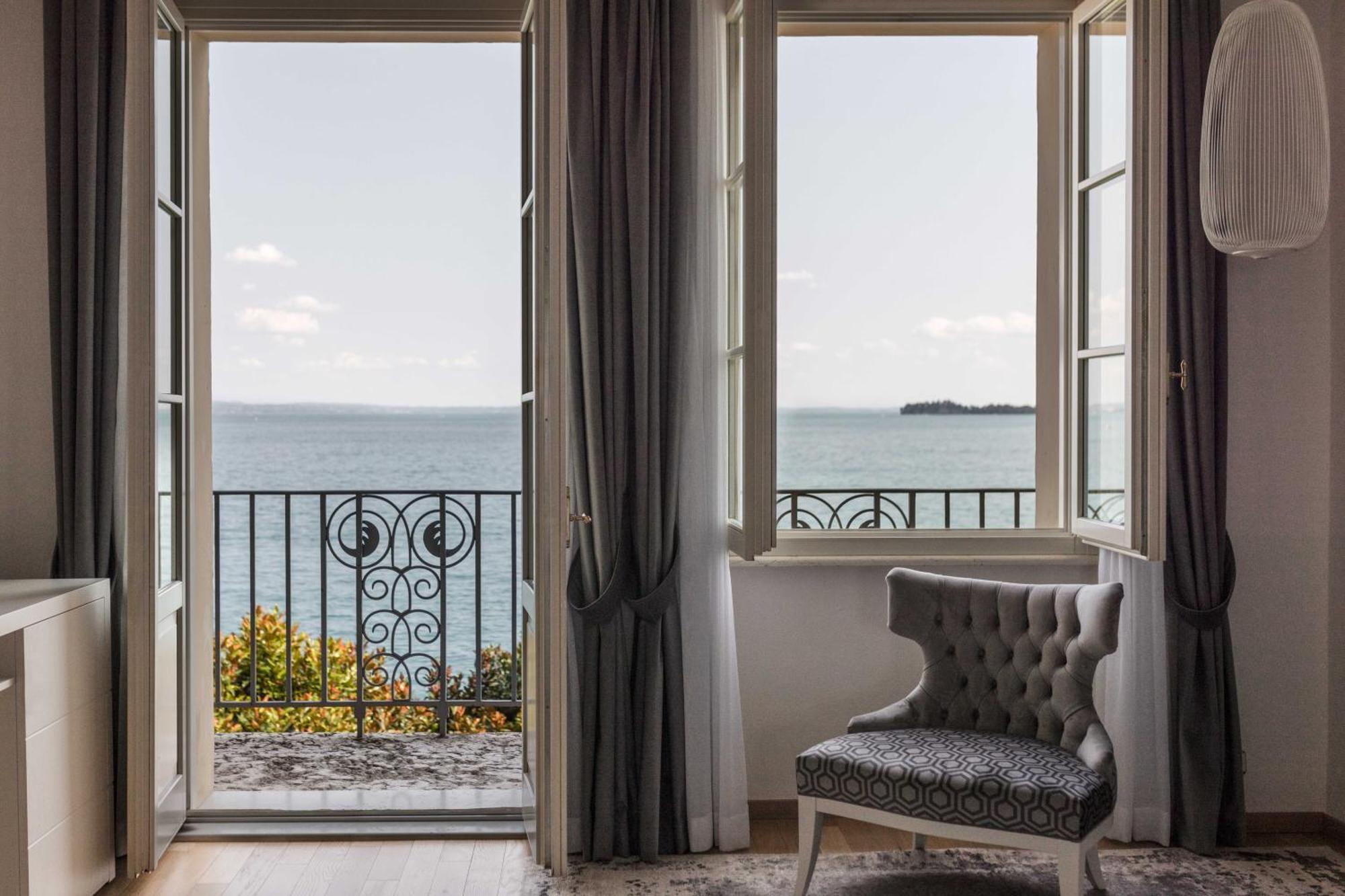 Deluxe Double or Twin Room Lake View