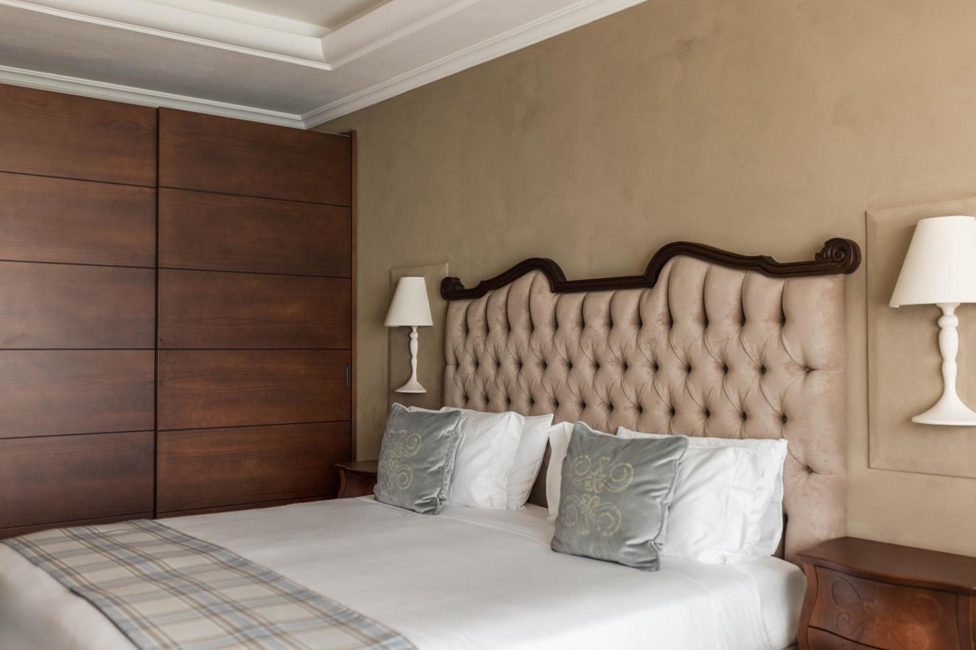 Deluxe Double or Twin Room Lake View