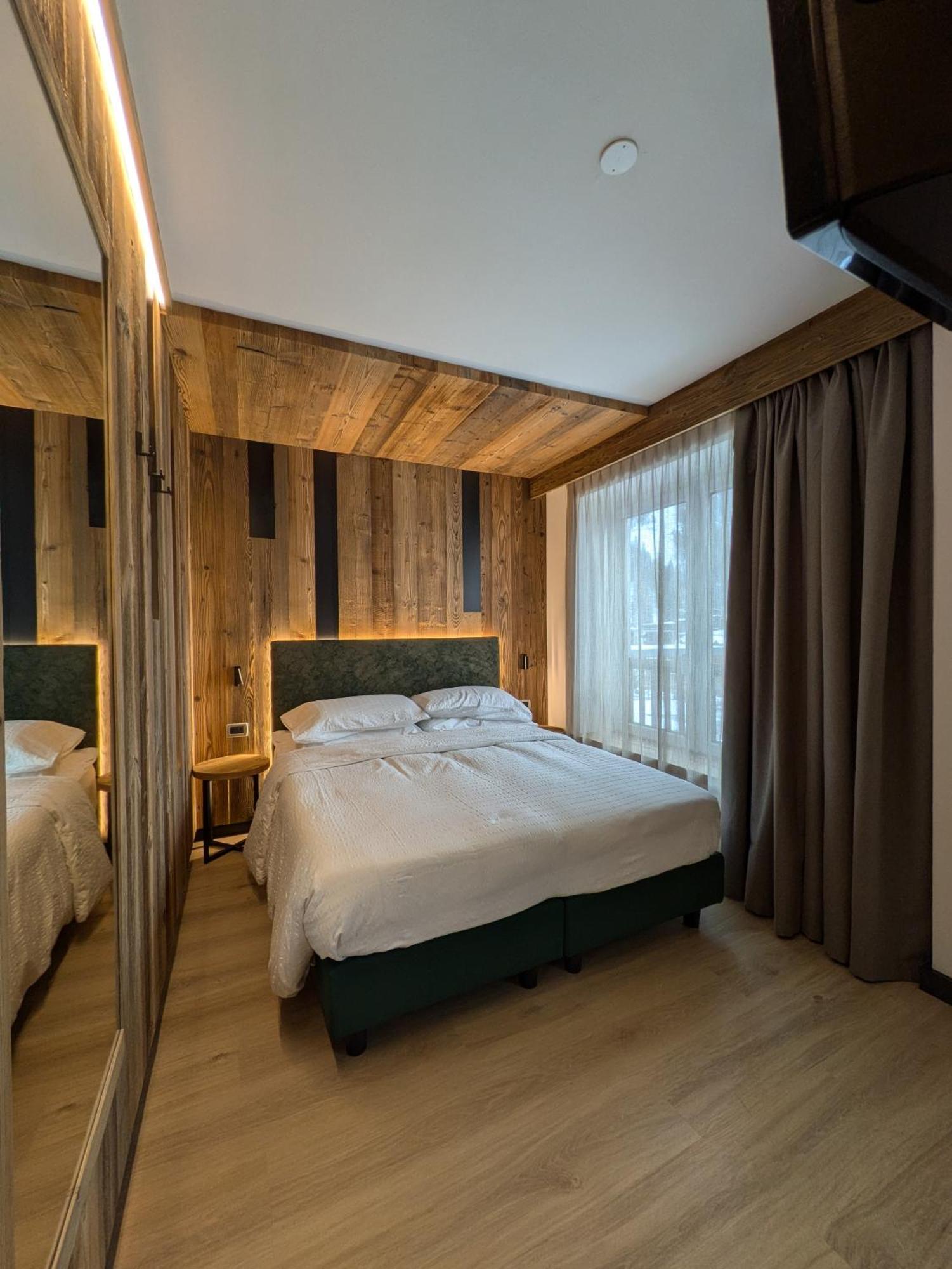 Deluxe Double Room Balcony,1629891435:JPEG