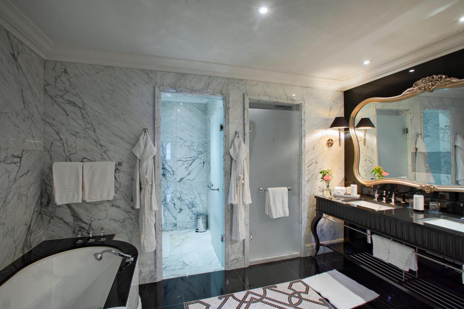 Executive Suite Residential mit Kingsize-Bett und Aussicht