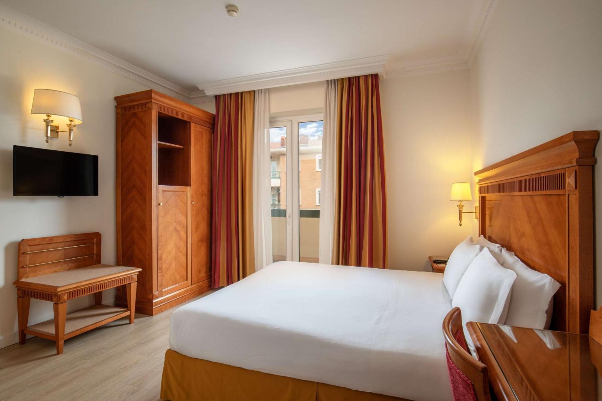 Standard Queen Room