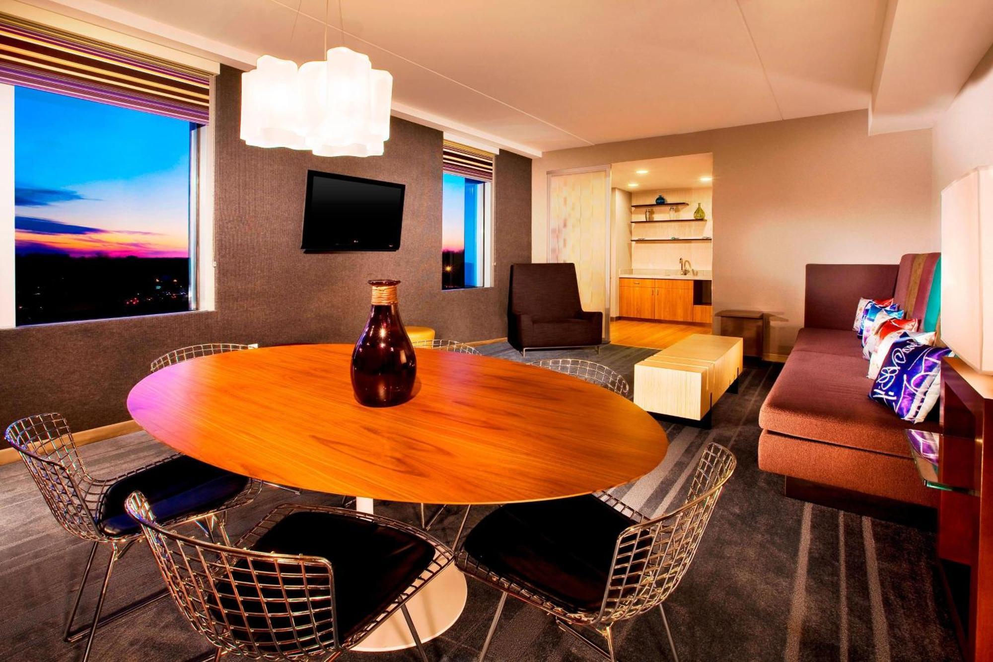 1 Bedroom Suite, 1 King