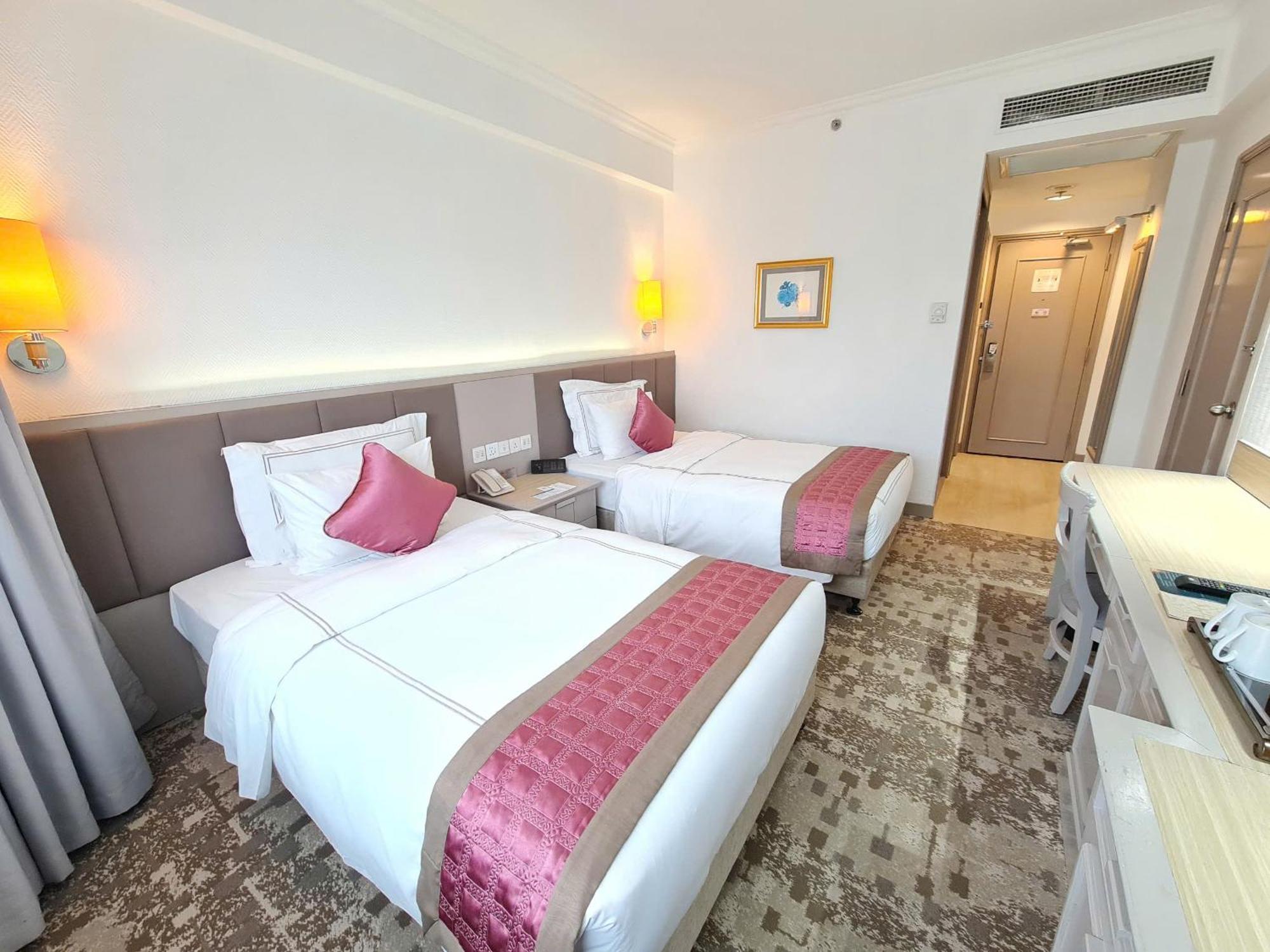 Club Twin Room City View with Club Access