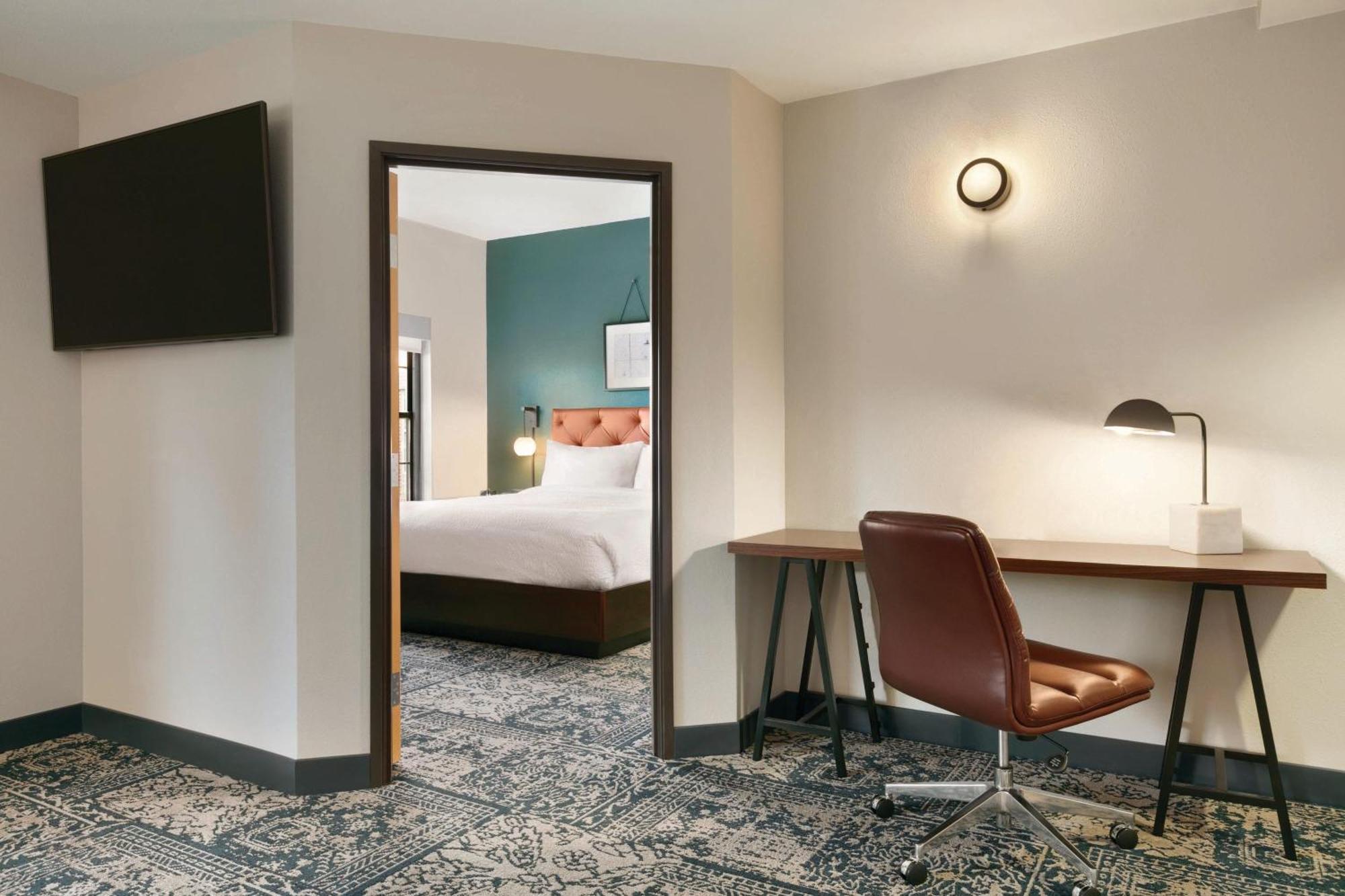 1 Bedroom Suite 1 King Alternate bed sofa bed,1632262554:JPEG