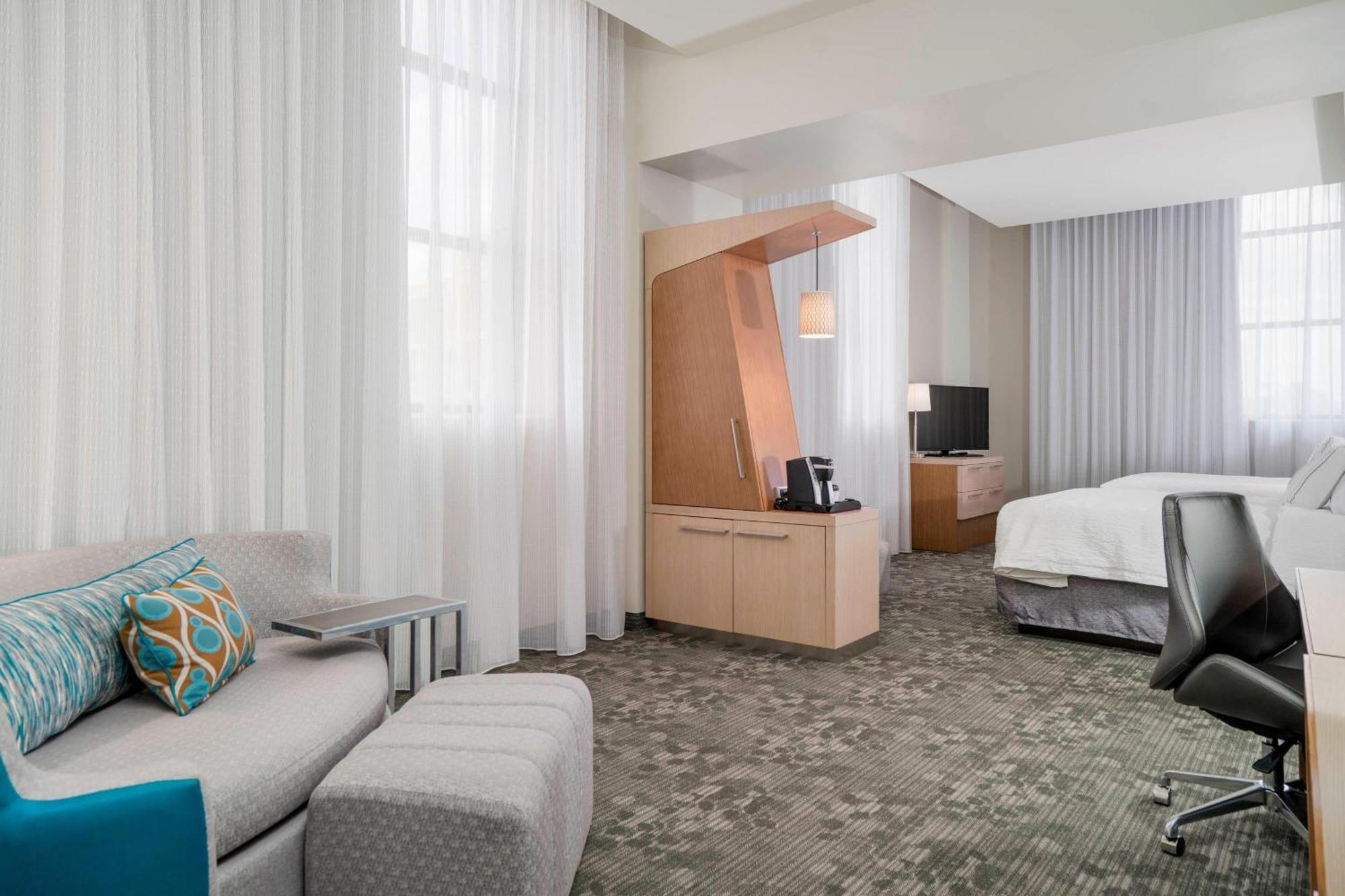 Studio with Two Queen Beds and Sofa Bed - Hearing Accessible