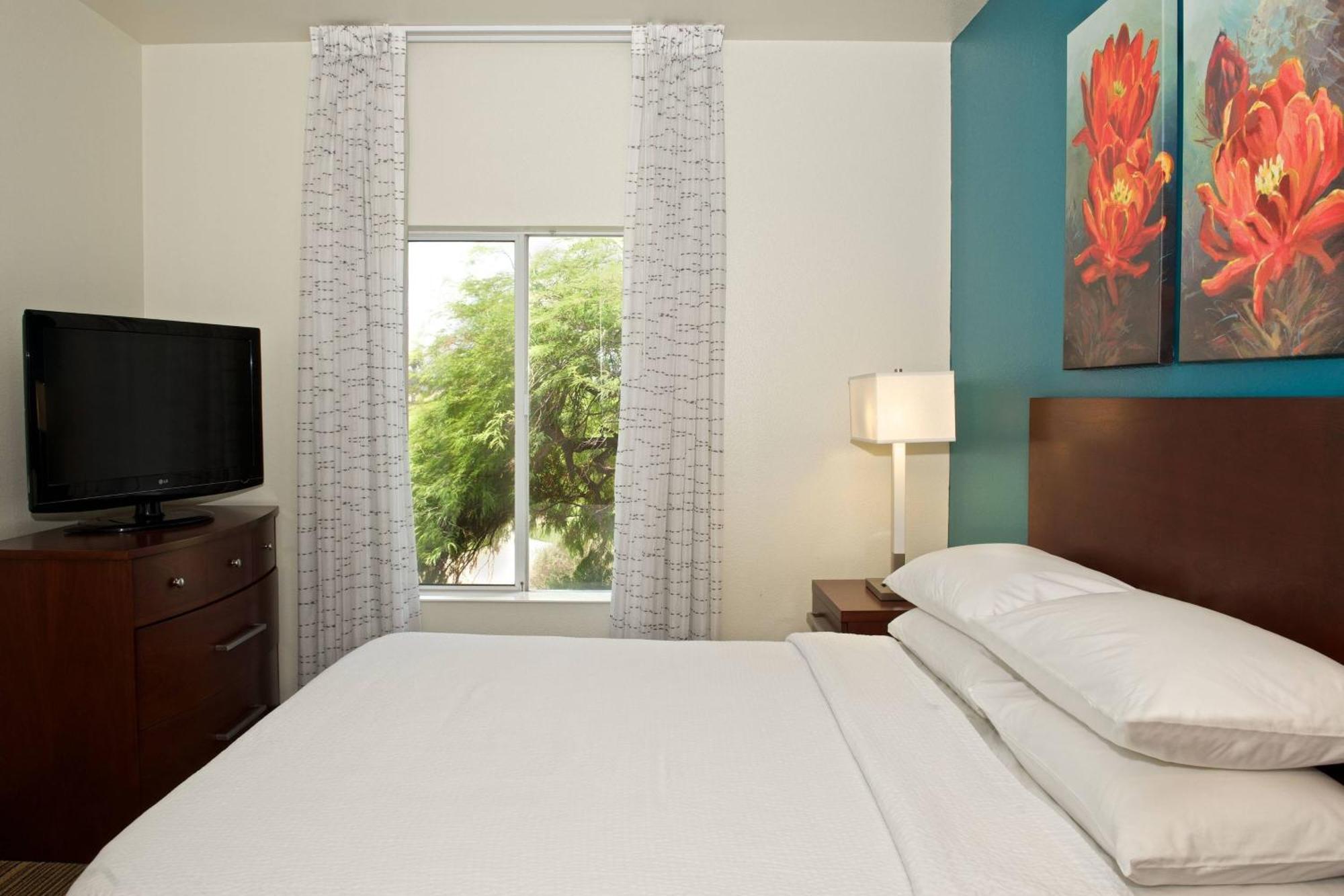 Two-Bedroom Suite,1632998884:JPEG