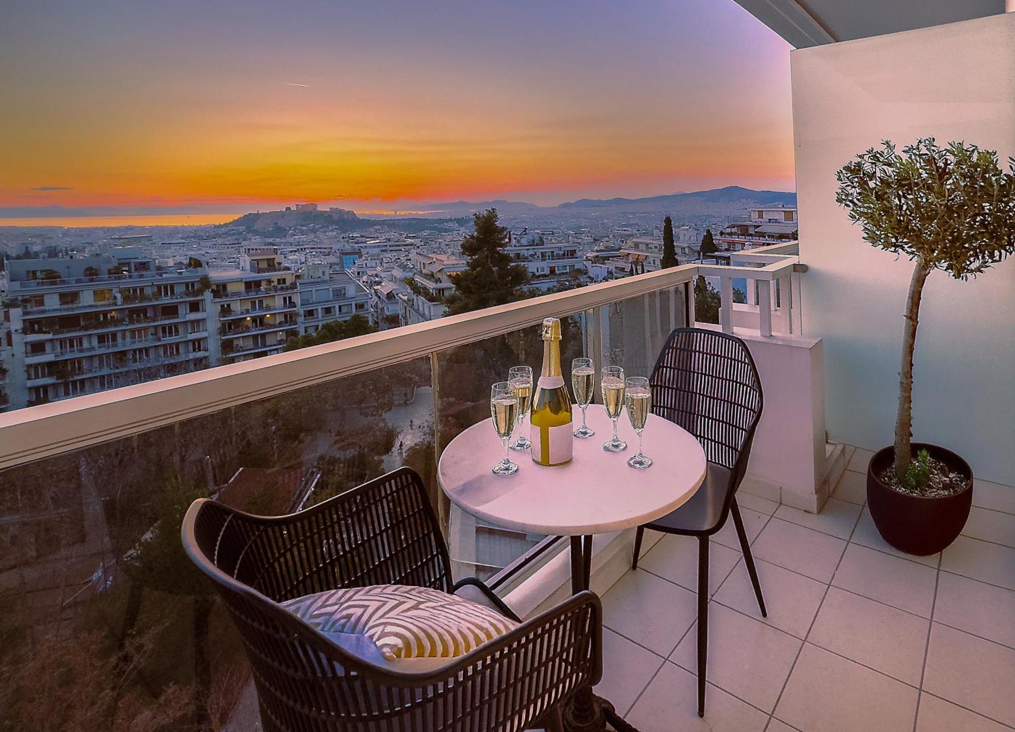 Premium Zimmer mit eigenem Balkon und Panoramablick auf die Akropolis
