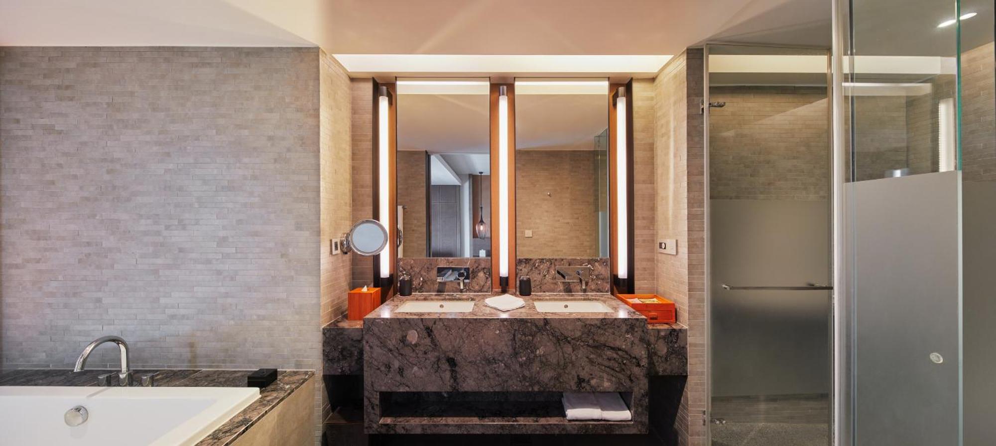 Junior King Suite
