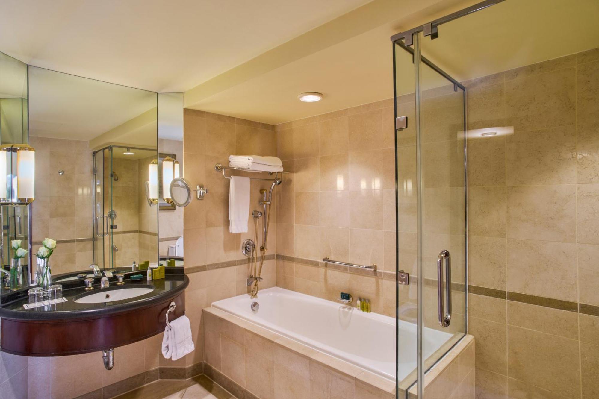 Corner One-Bedroom King Suite - Nile View