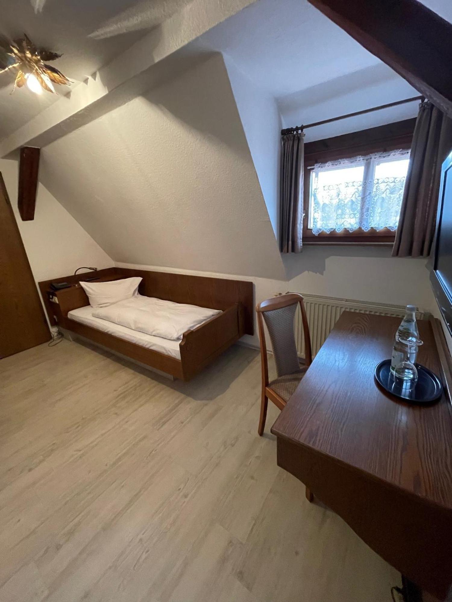 Einzelzimmer mit eigenem Bad