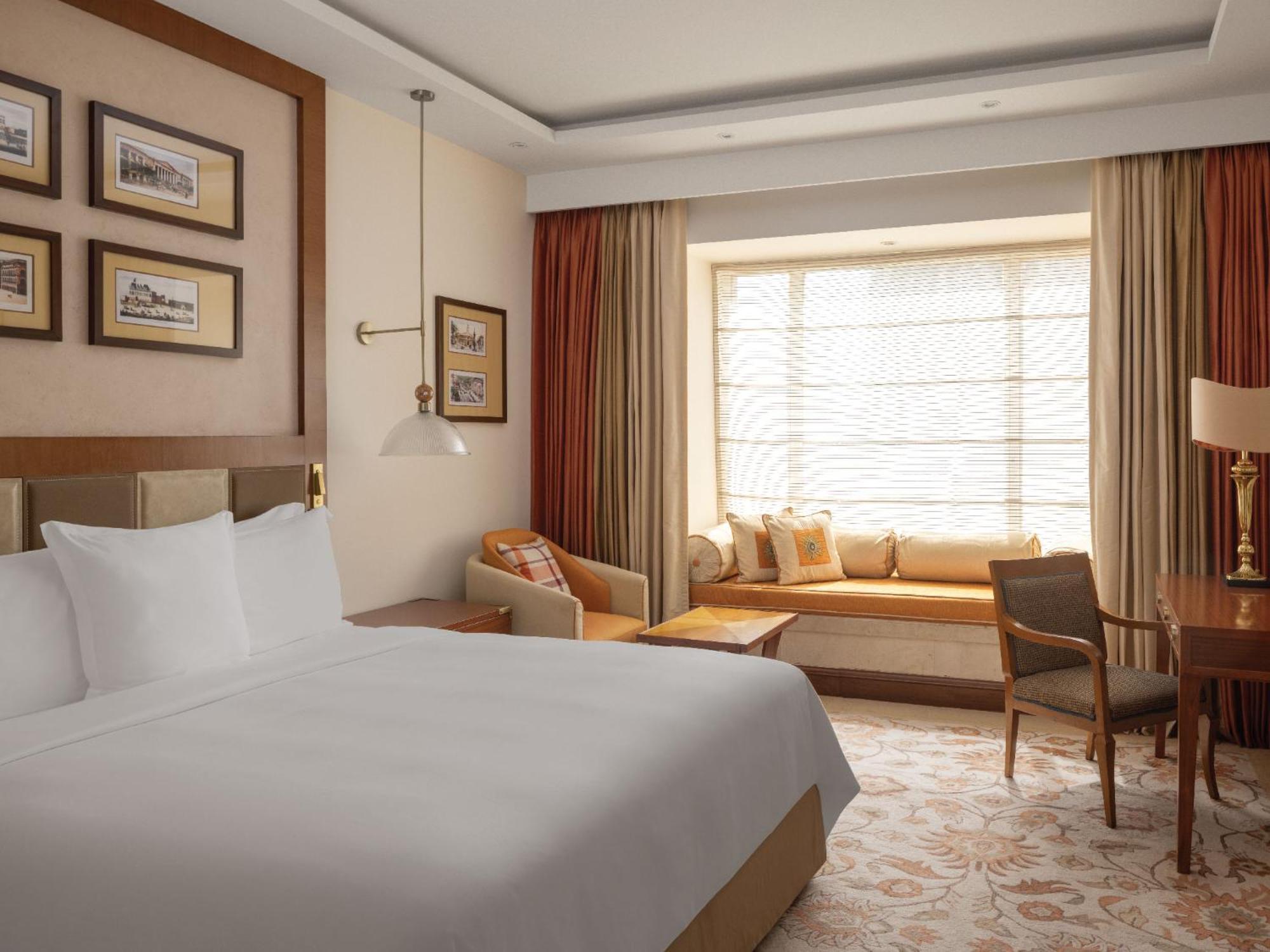 Executive Club King Room with Skyline View