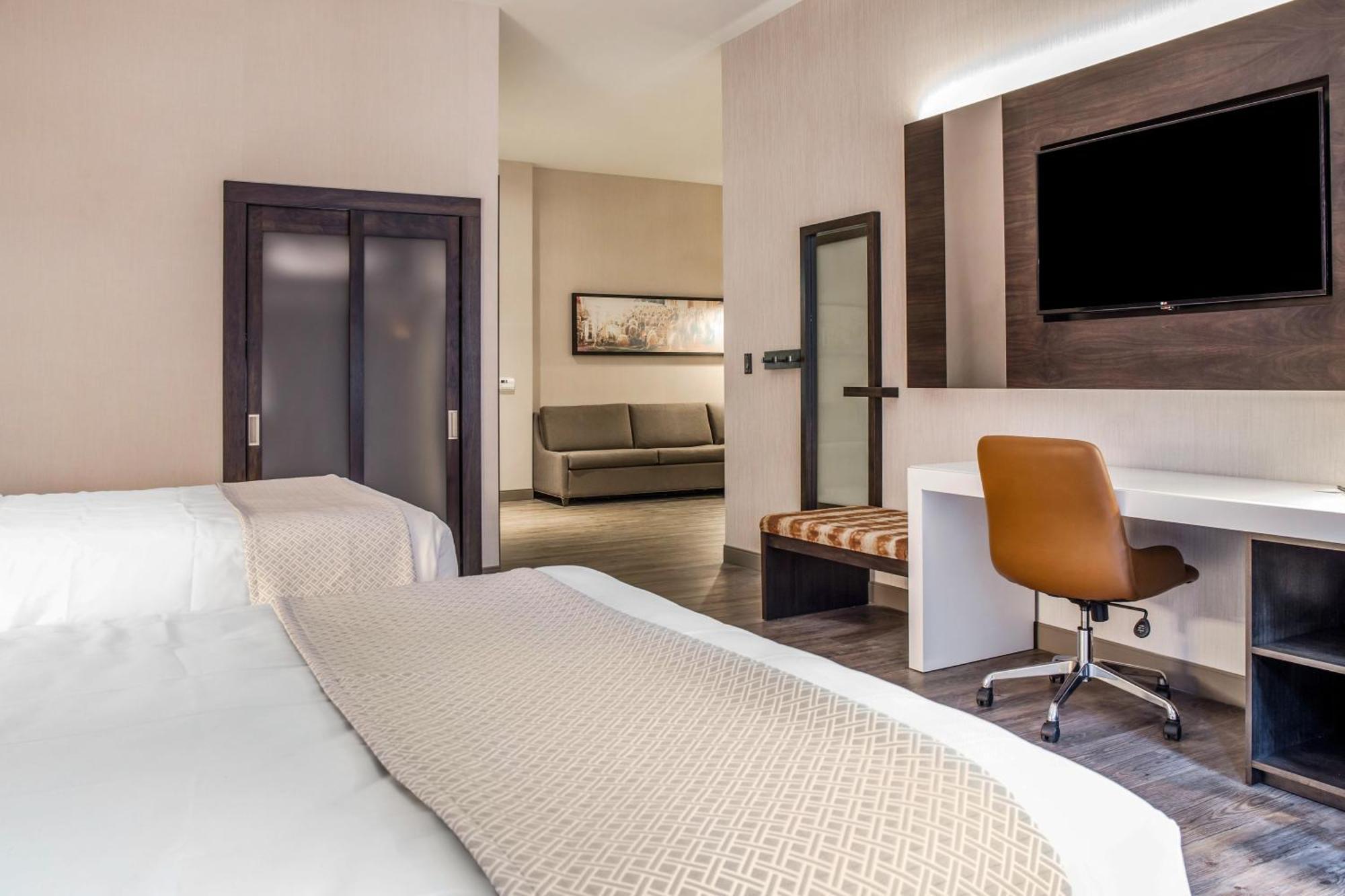 Double Suite Two Double Beds Accessible or Non-Smoking,1642355055:JPEG