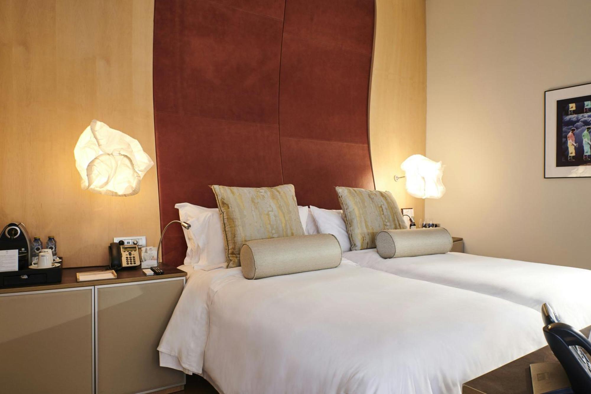 Premium Gehry Guest room 1 King Elciego village view