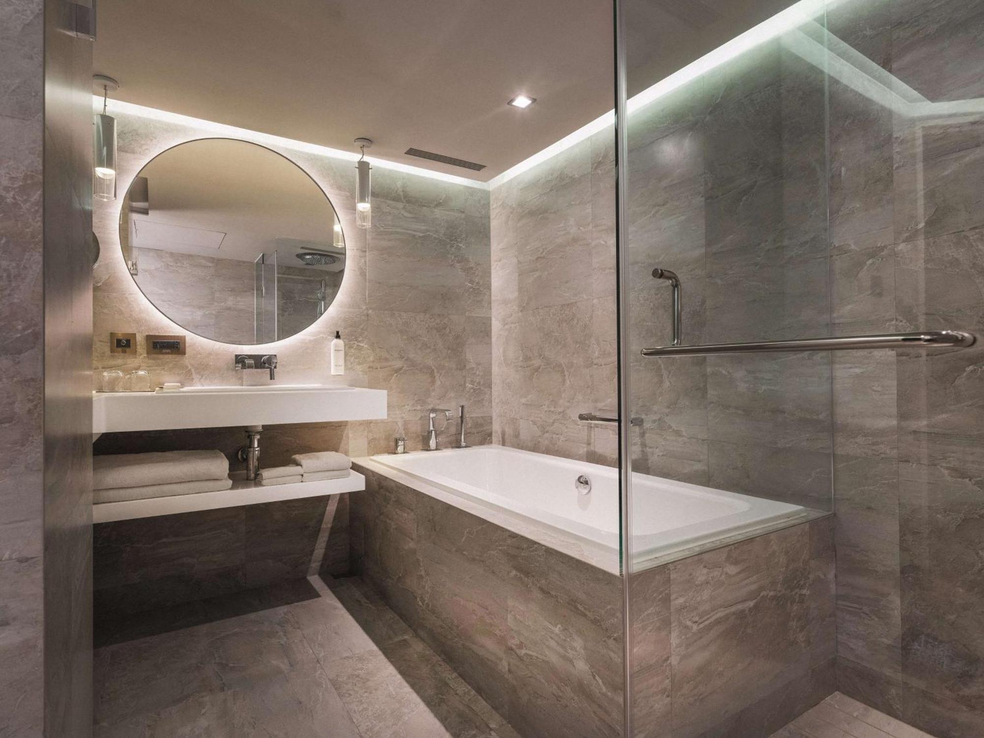 Grand King Suite