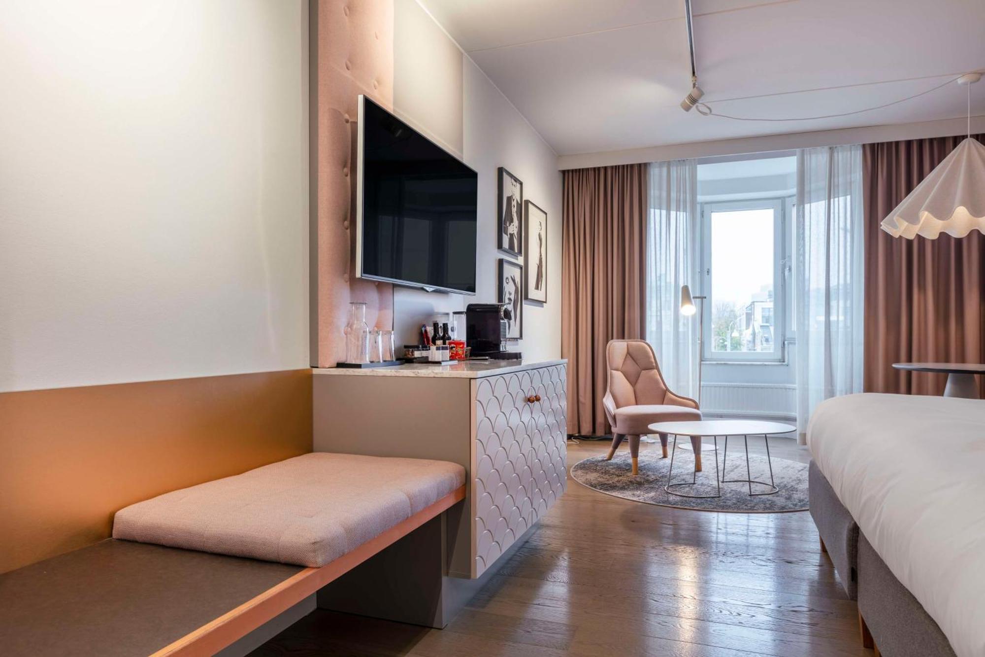 Executive Room Square View min 25 years of age acceptable