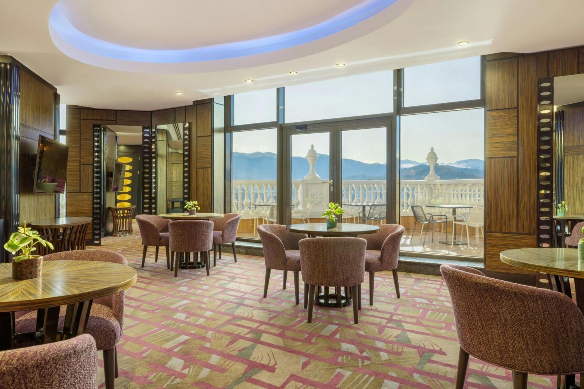 Club Deluxe King Room Club lounge access Guest room