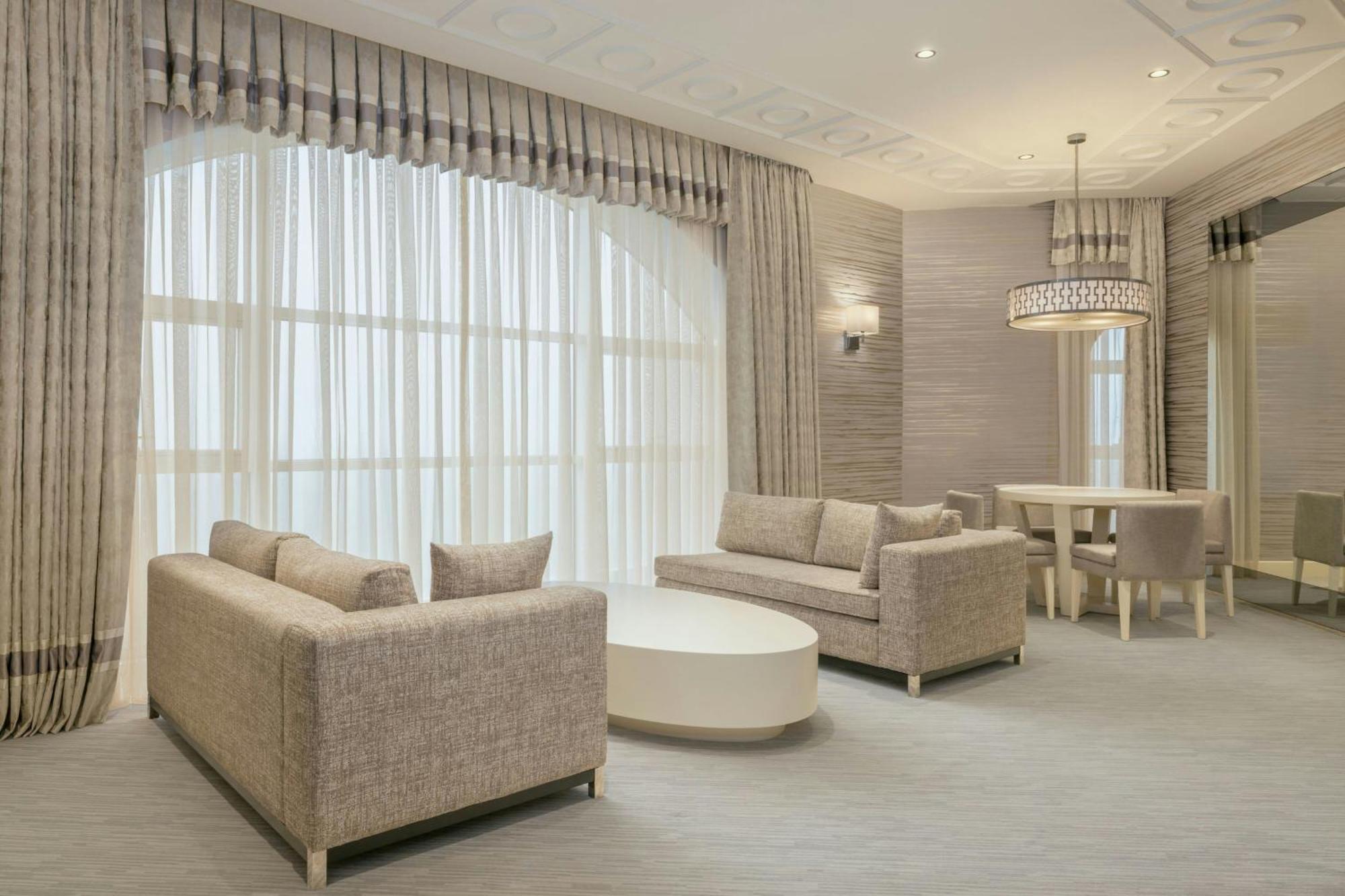 Executive Suite Club lounge access 1 King Corner room