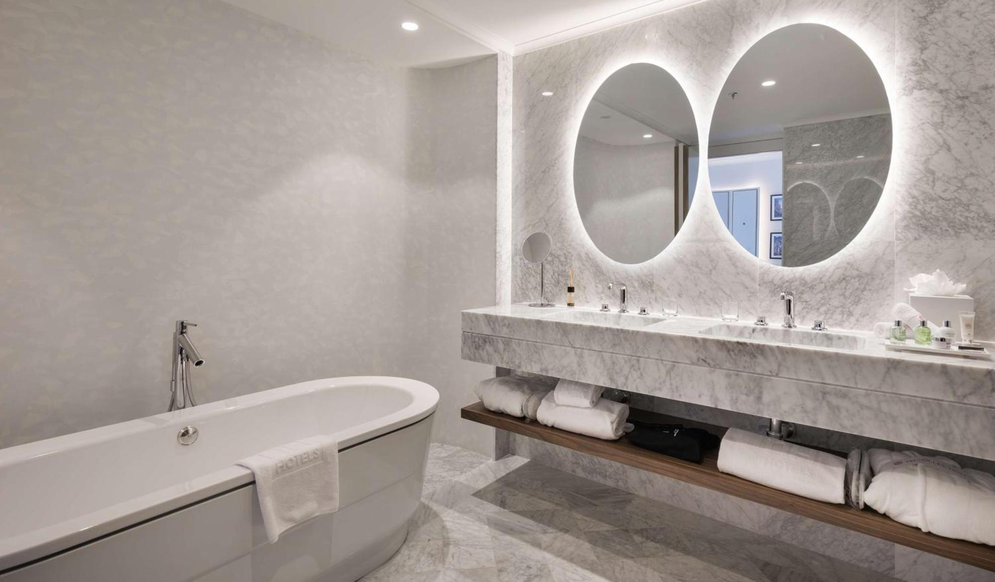 Suite Junior avec Vue et Terrasse - Accès au Salon Niveau VIP