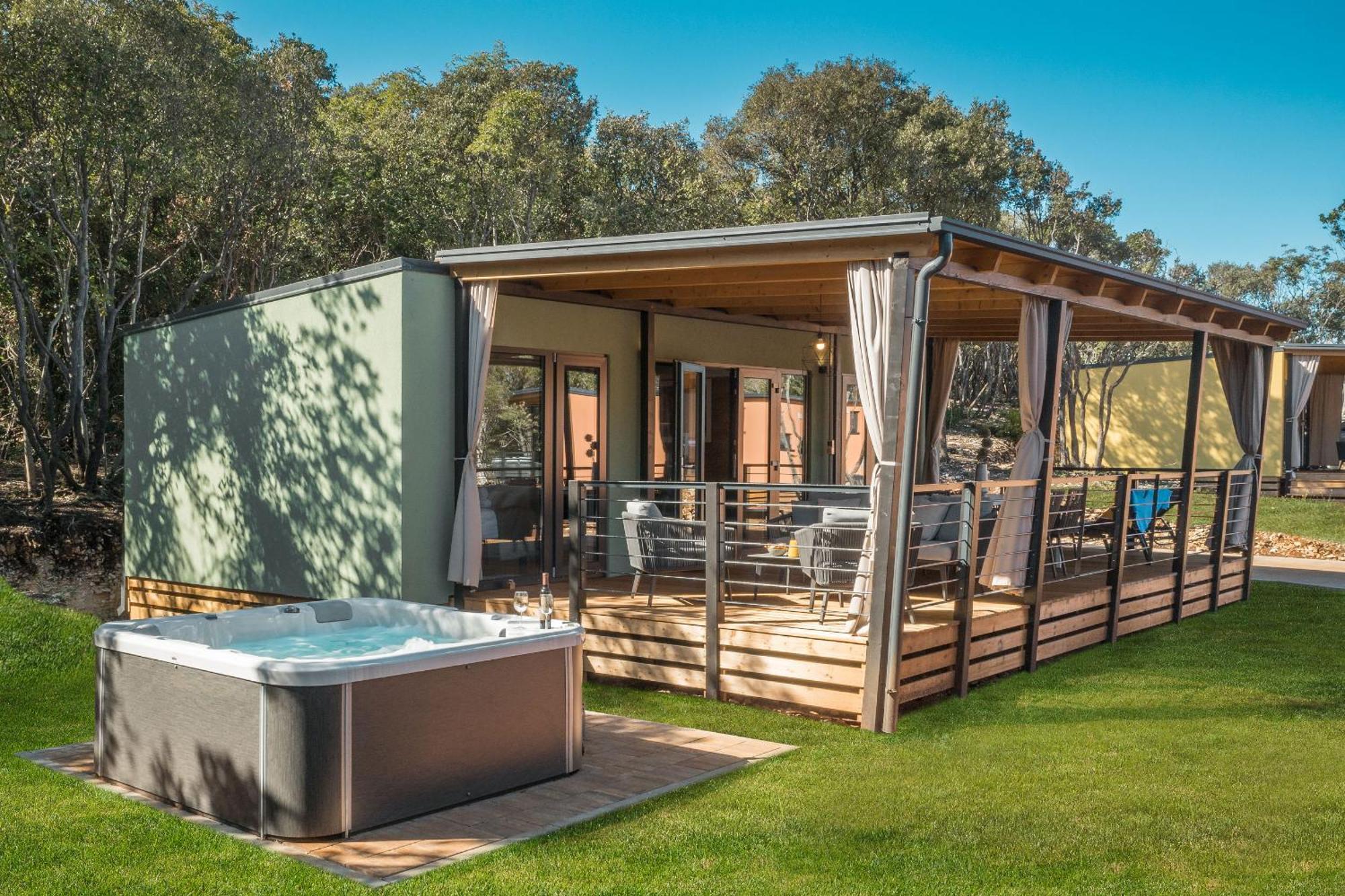 Prestige Mobile Home Jacuzzi