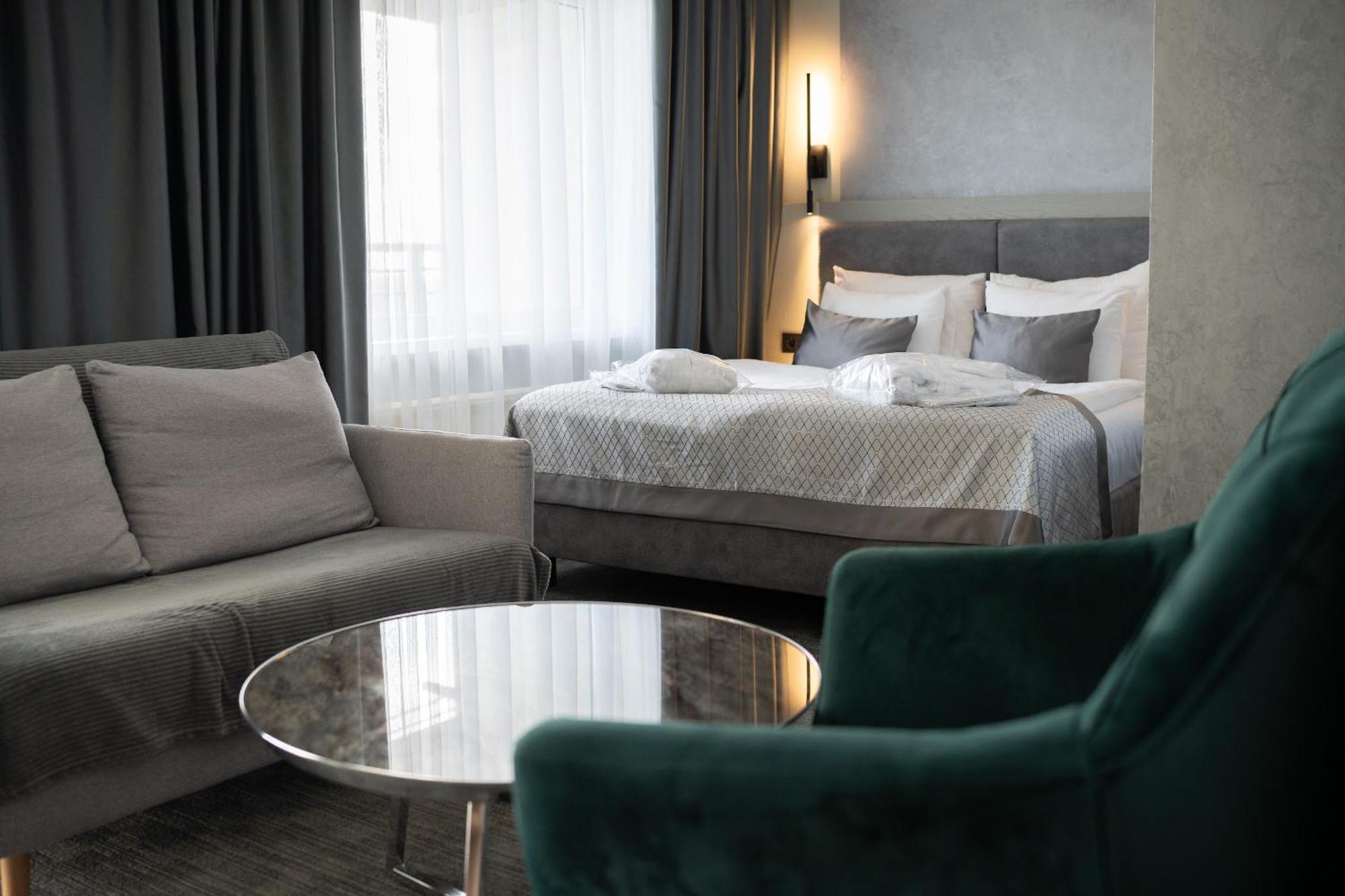 Superior Double Room with Balcony and Park View
