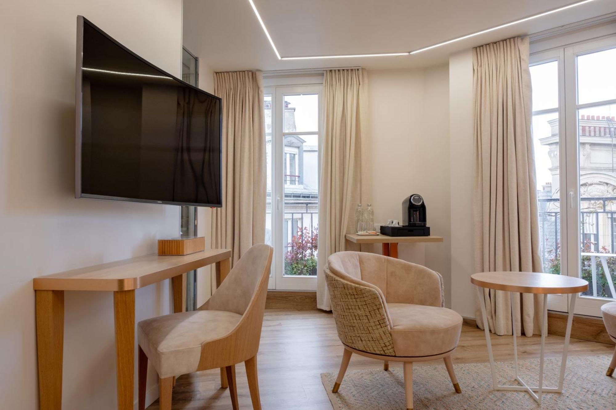 Signature Terrace Room