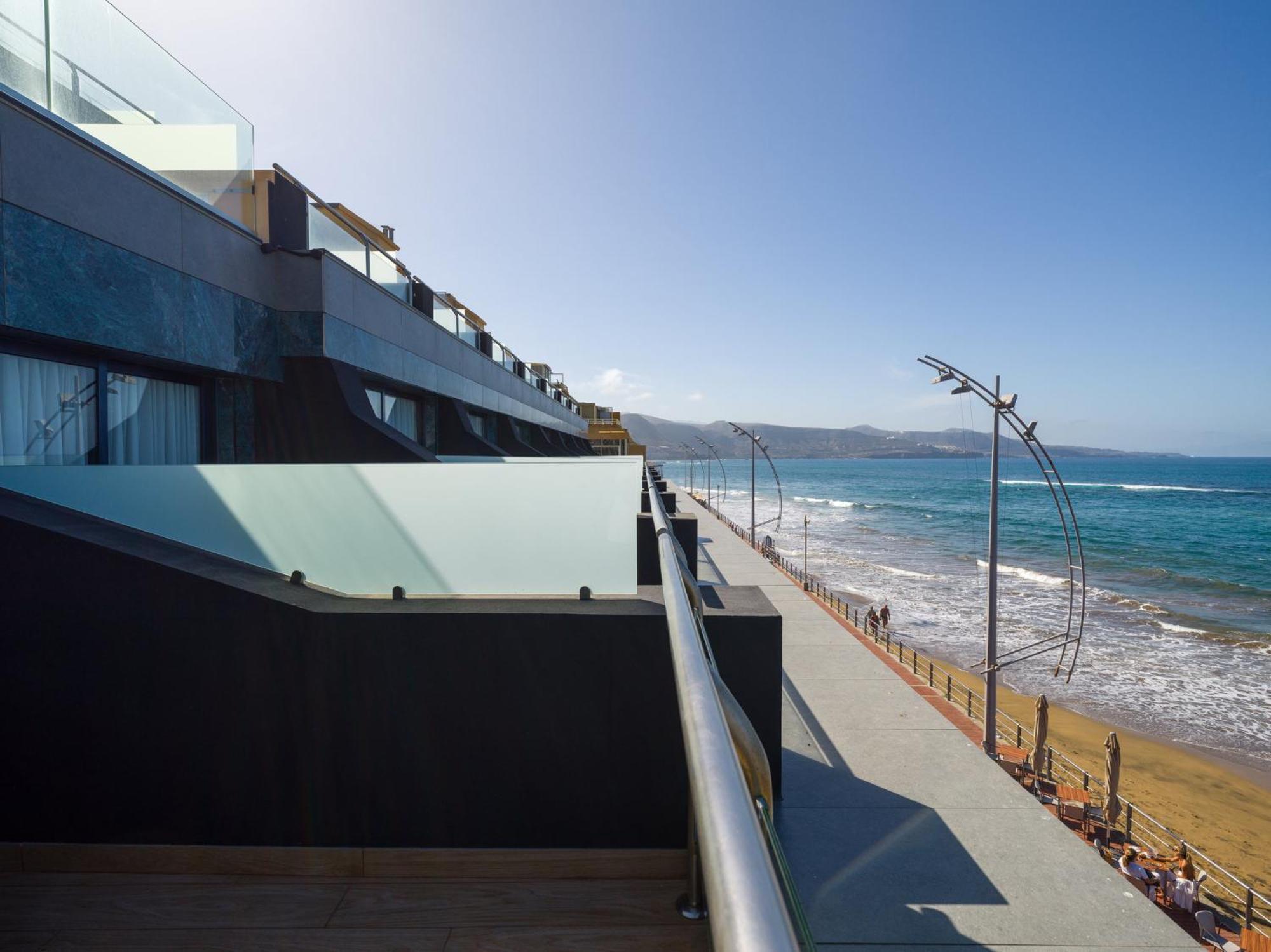 Habitación Doble Deluxe con balcón y vistas al mar