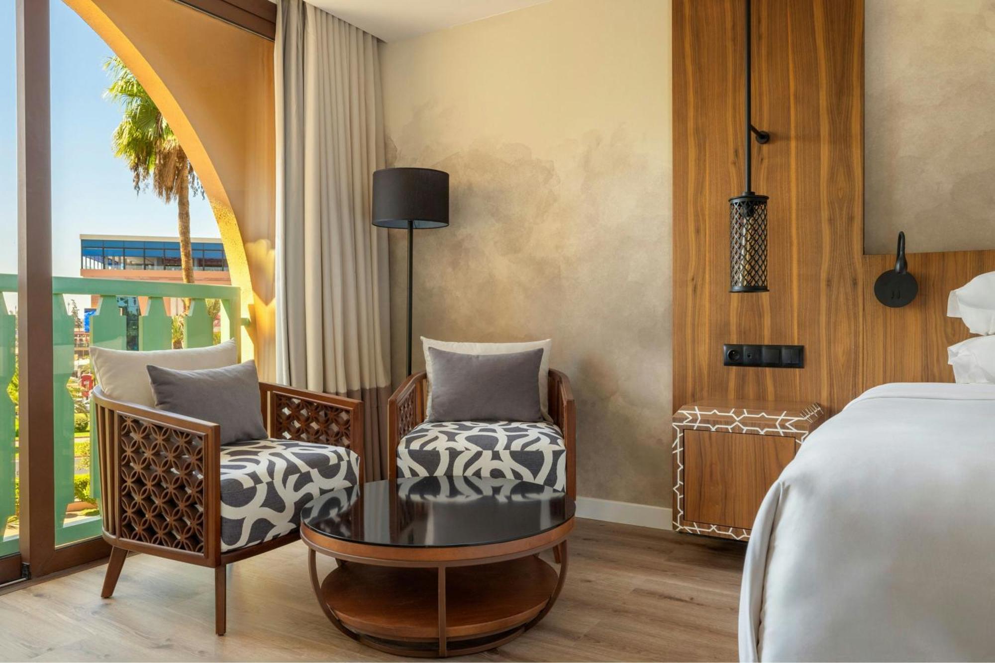 Standard King Room with City View
