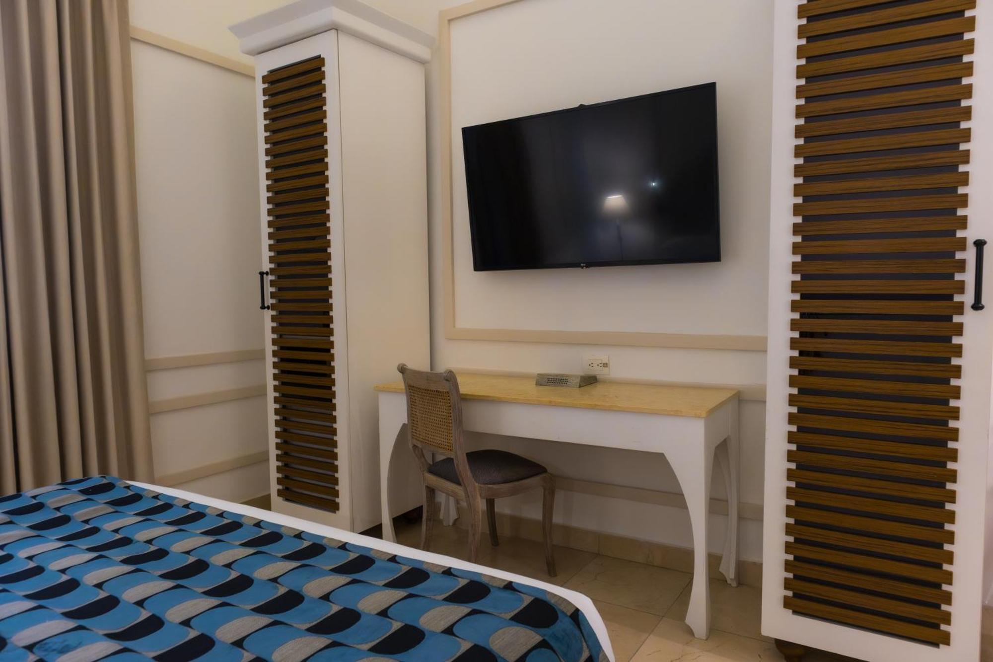 1 Queen Bed,1657859965:JPEG