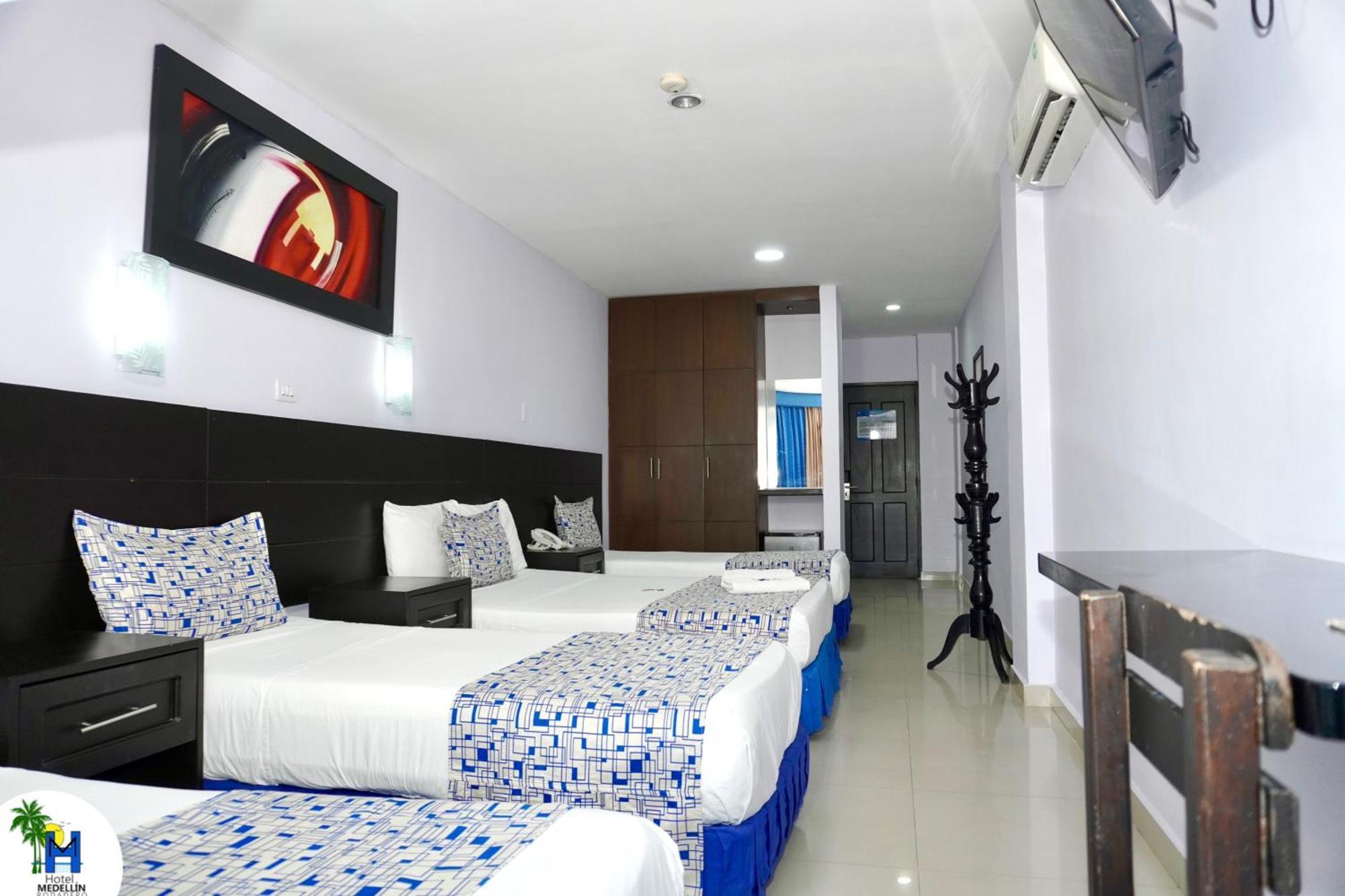 Family Room,1657168521:JPEG