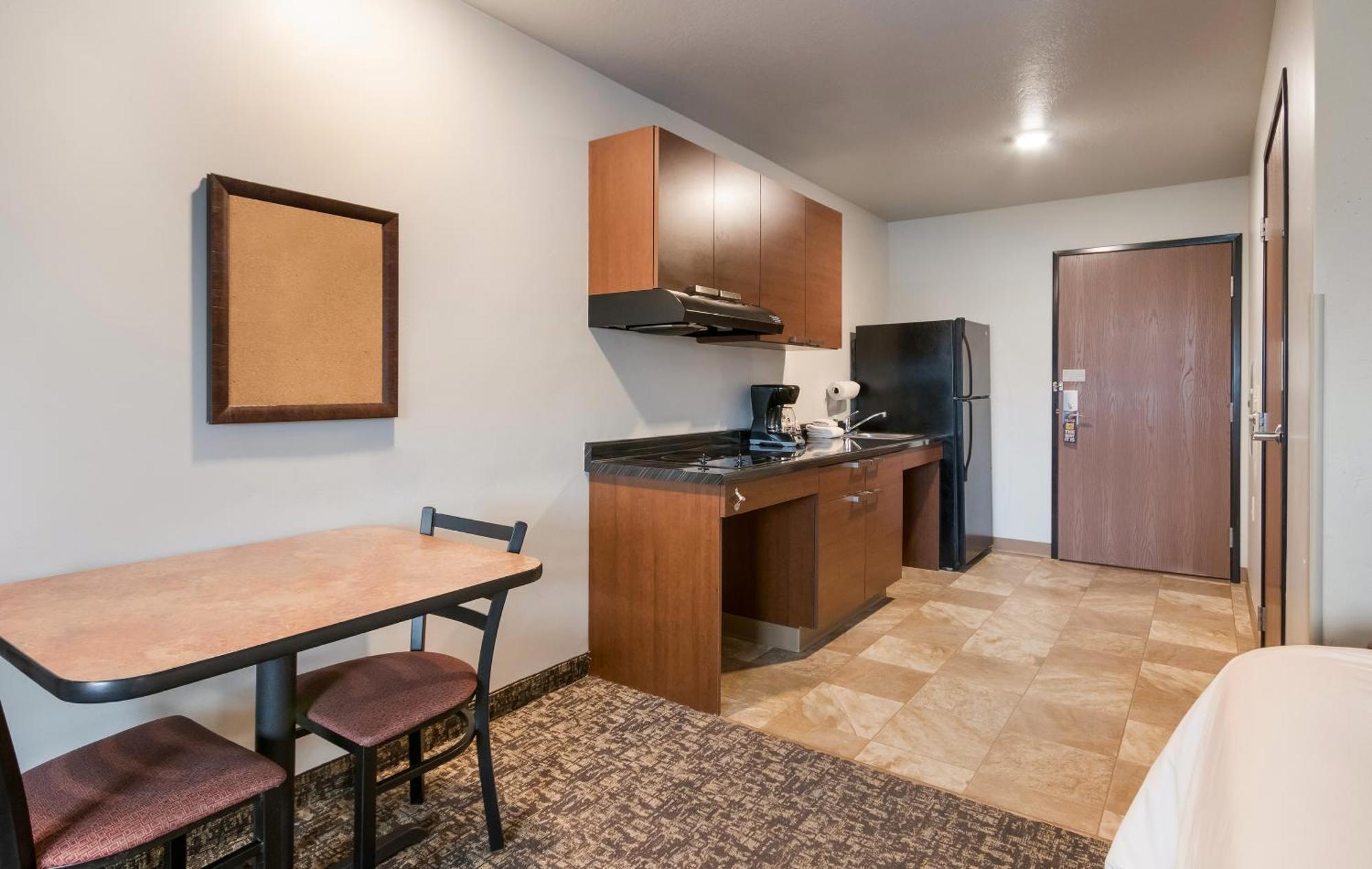 Queen Room Hearing & Mobility Accessible Roll Shower