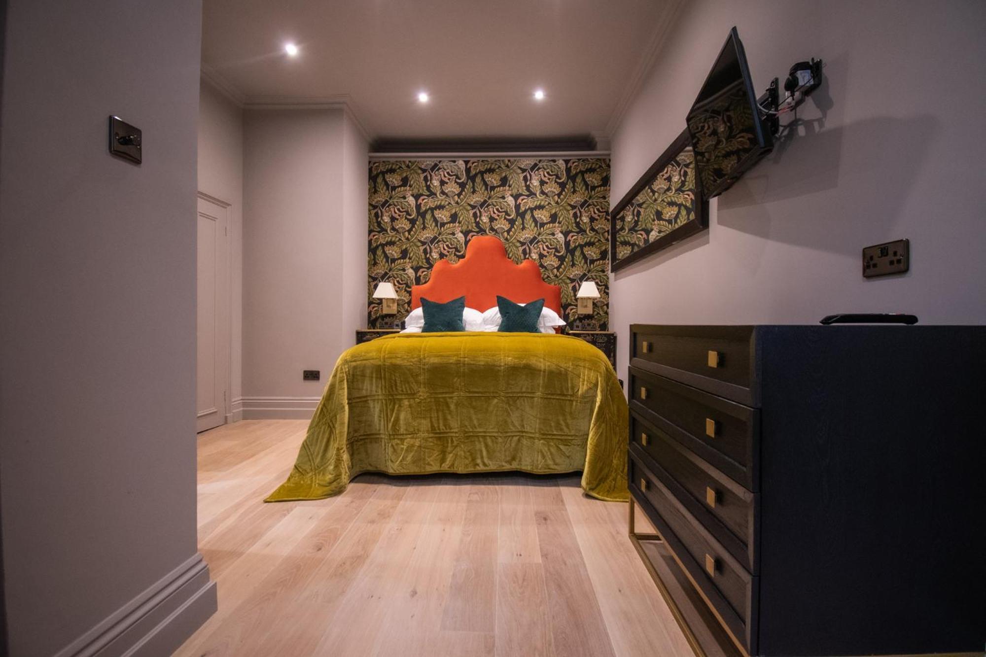 Deluxe One-Bedroom Apartment with Garden View