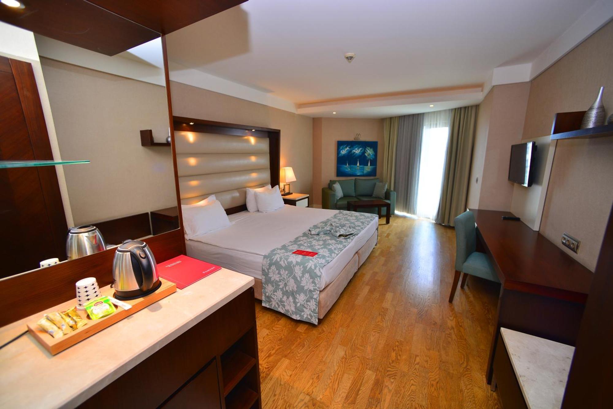 Deluxe Room Side Sea View