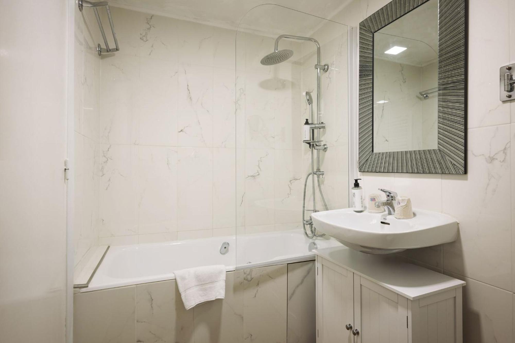 Double Room,1660284313:JPEG