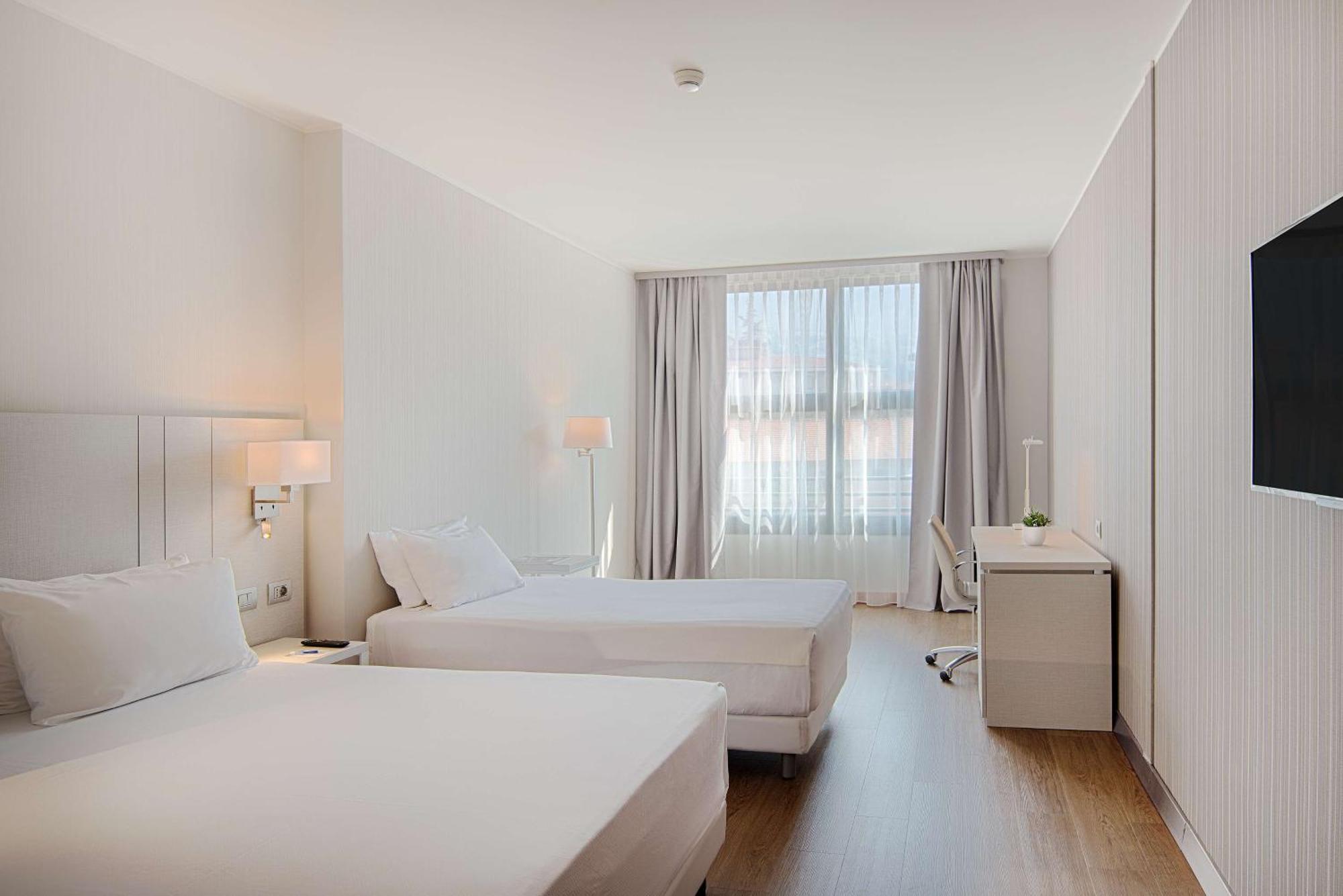 Family Connecting Room (3 Adults + 1 Child)
