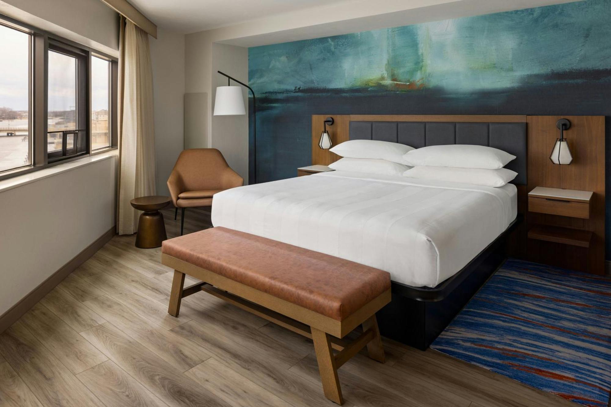 Deluxe King Room Waterview