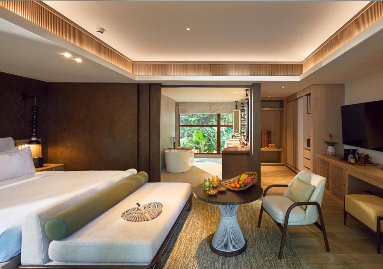 1 King Bed, Forest Suite