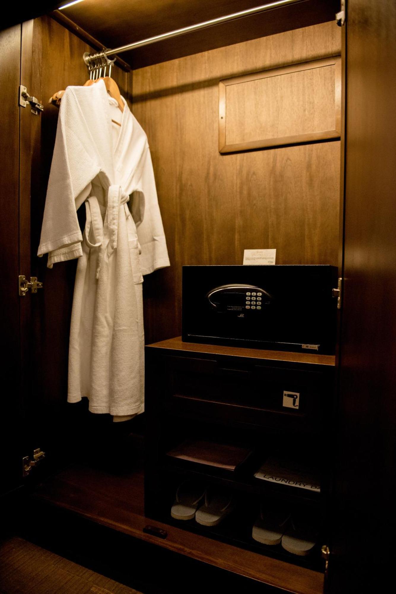 Premier Room