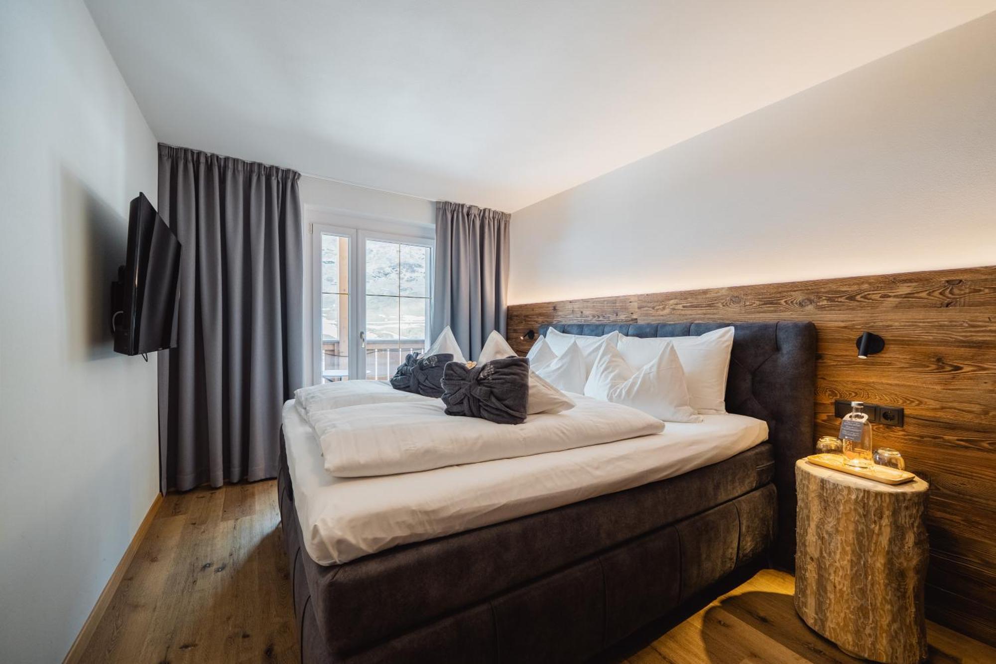 Standard Double Room,1666675979:JPEG