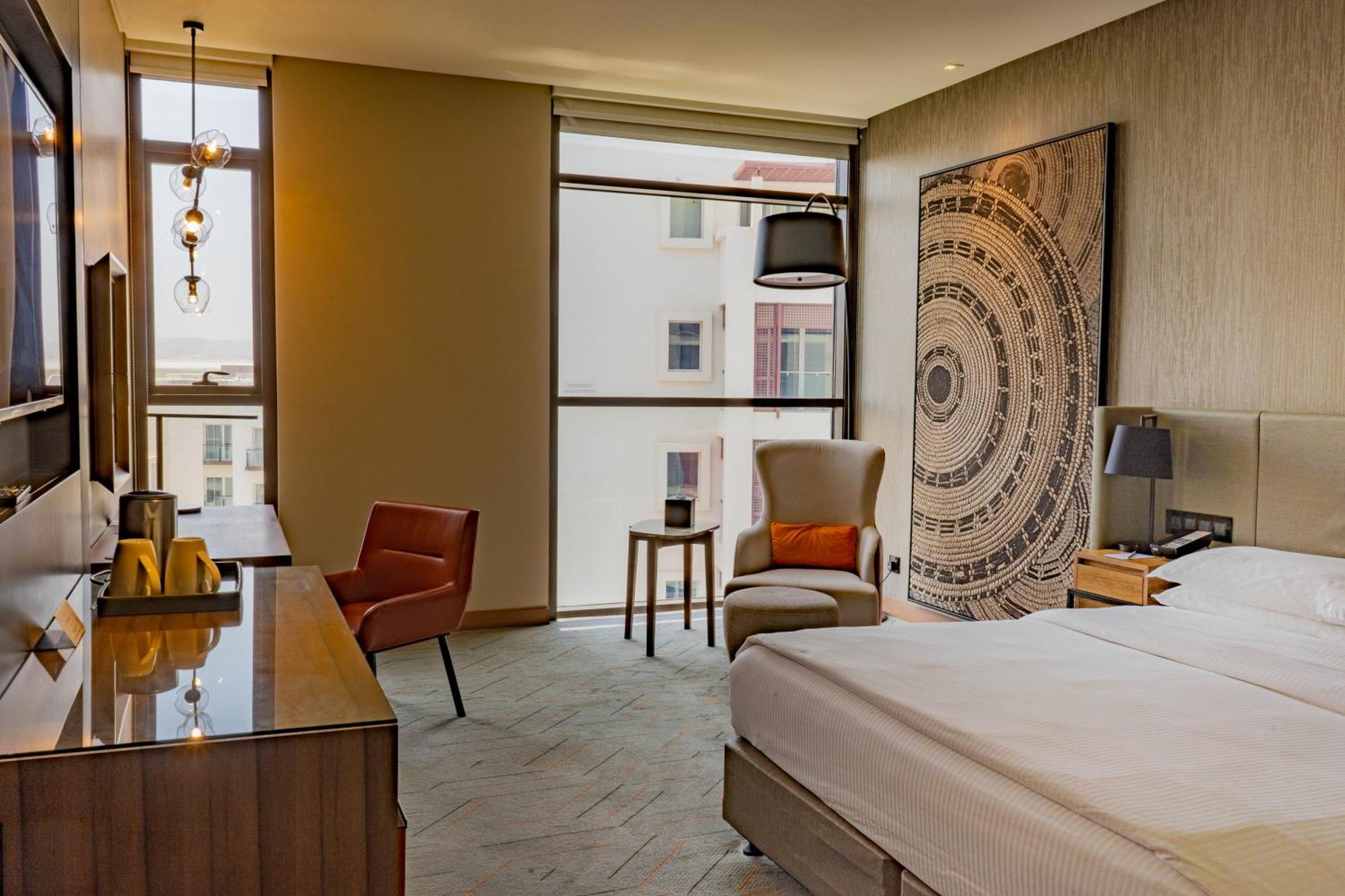 Deluxe King Room Community View