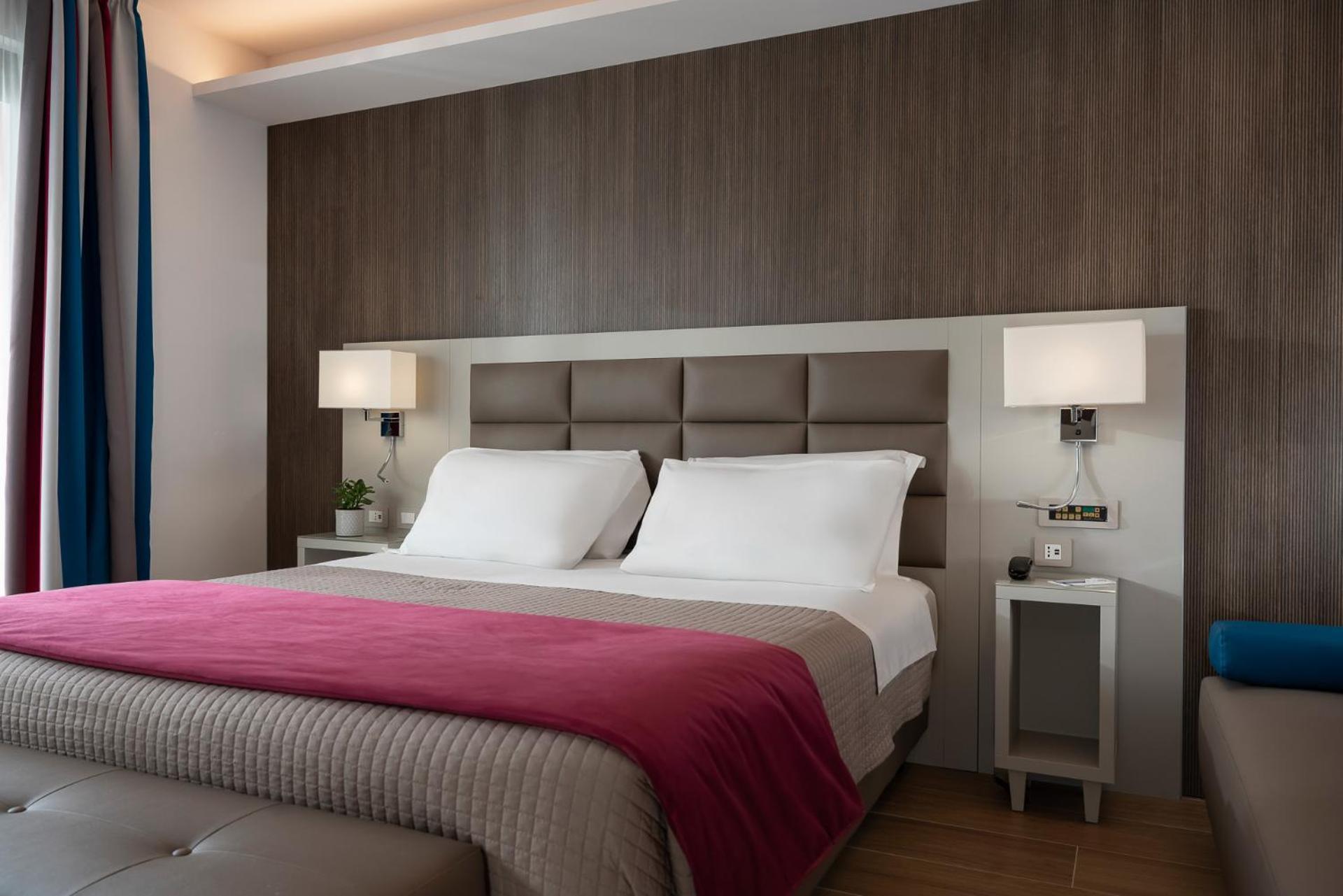 Deluxe Double or Twin Room with Mountain View