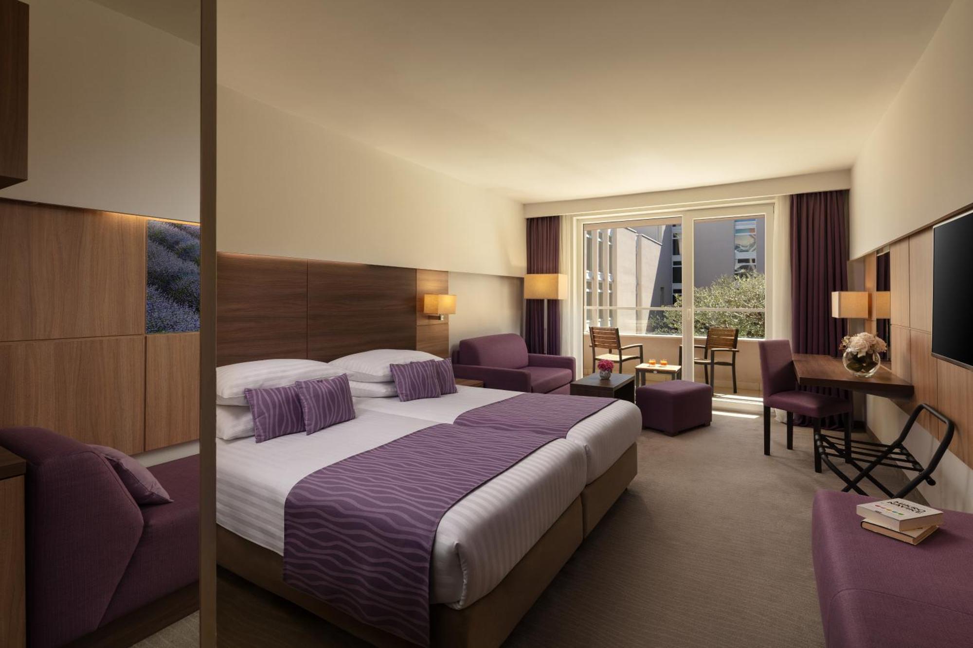 Superior Twin Room with Extra Bed and Balcony