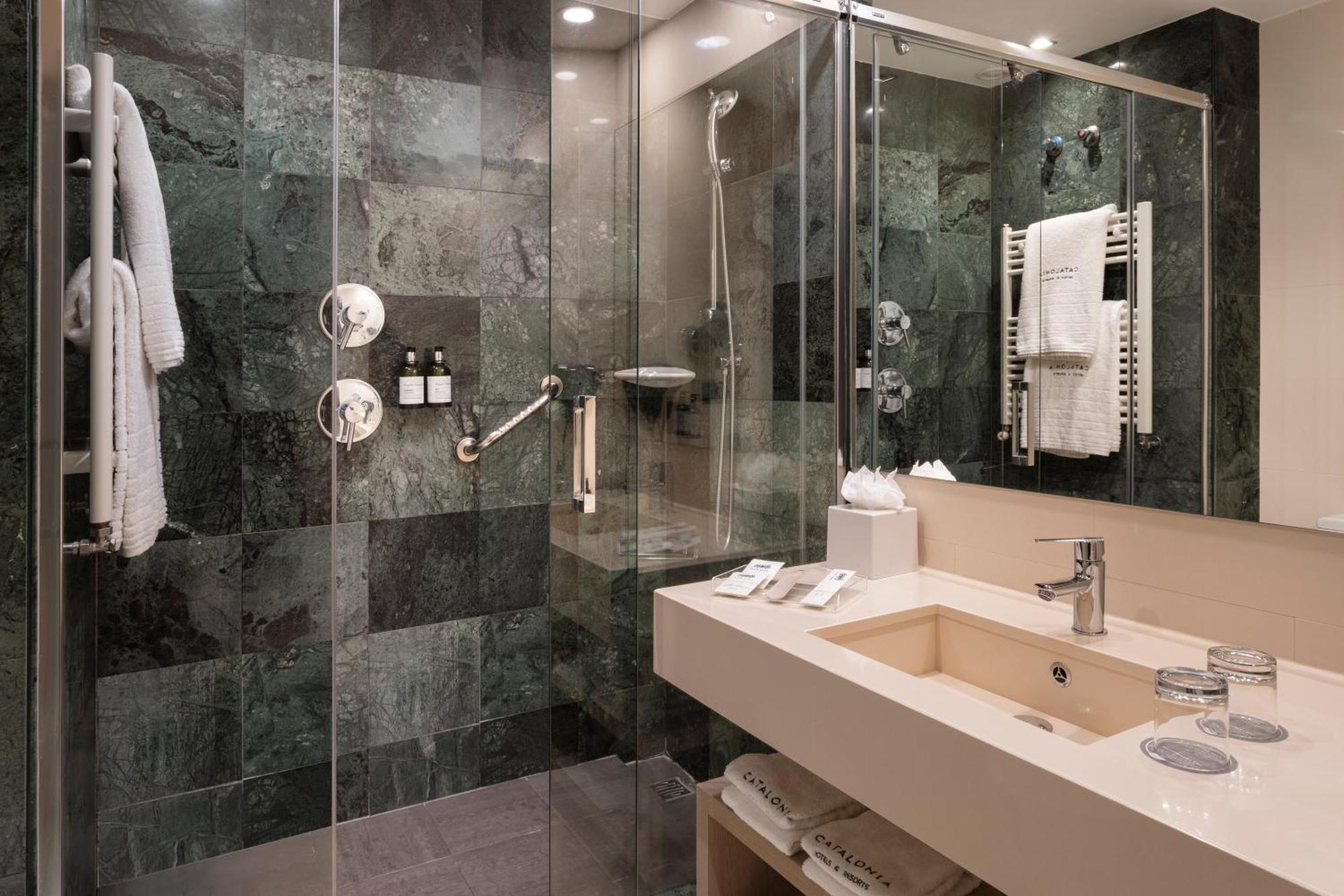 Quarto com 2 Camas de Solteiro e Vista