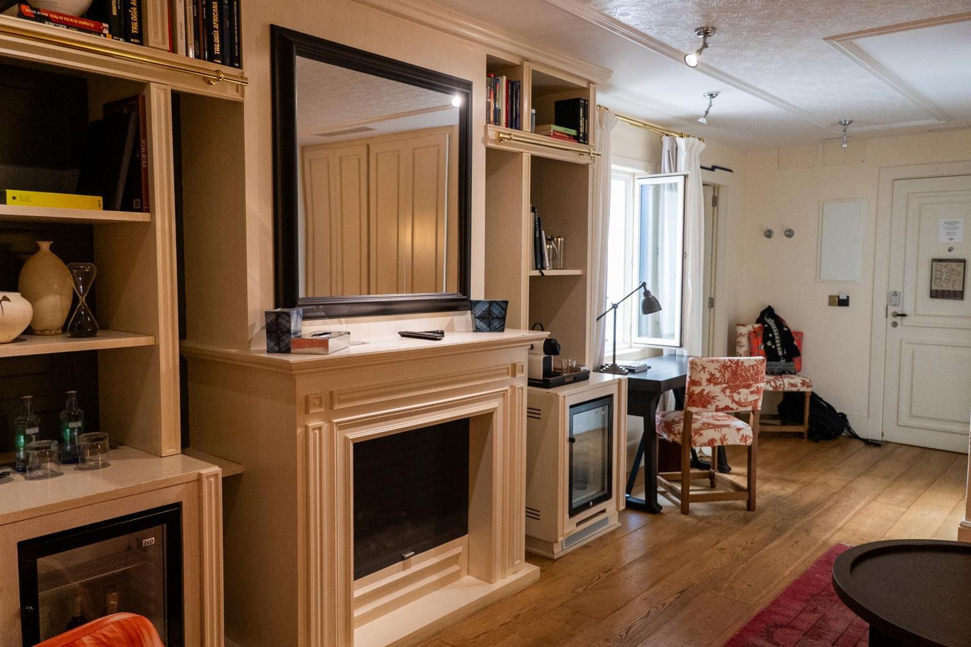 Intimate Suite