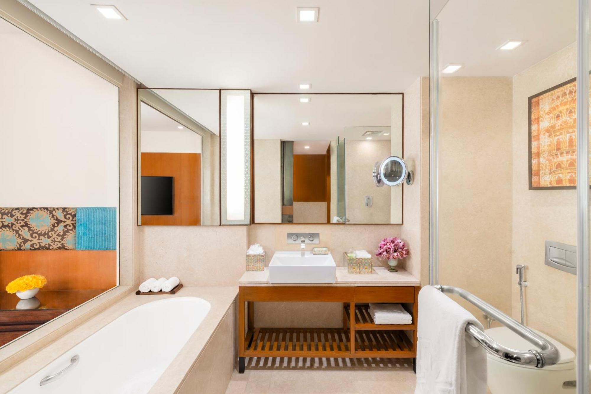 Deluxe Room King Bed - Enjoy Happy Hours with 1+1 offer on Alcoholic Beverage