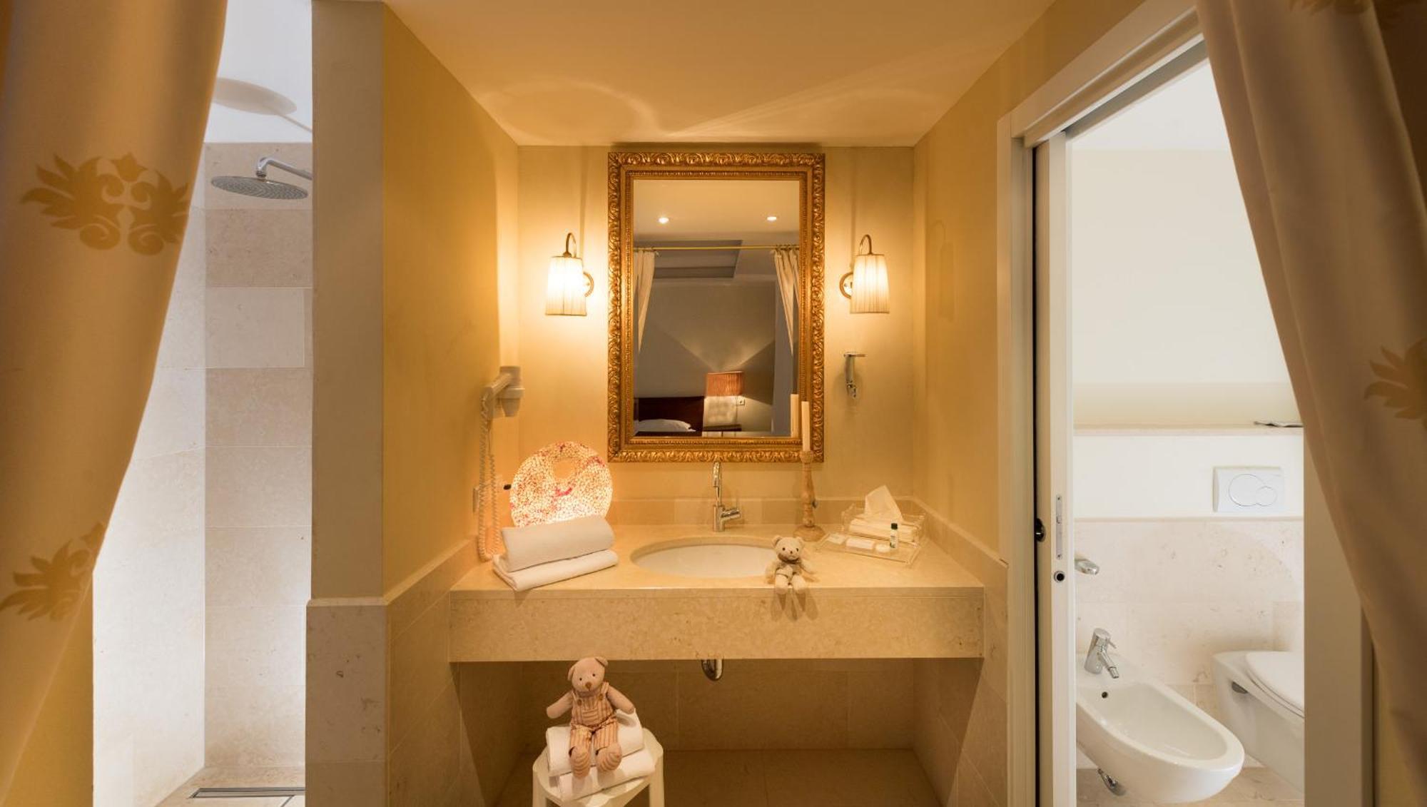Deluxe Suite mit Whirlpool-Badewanne
