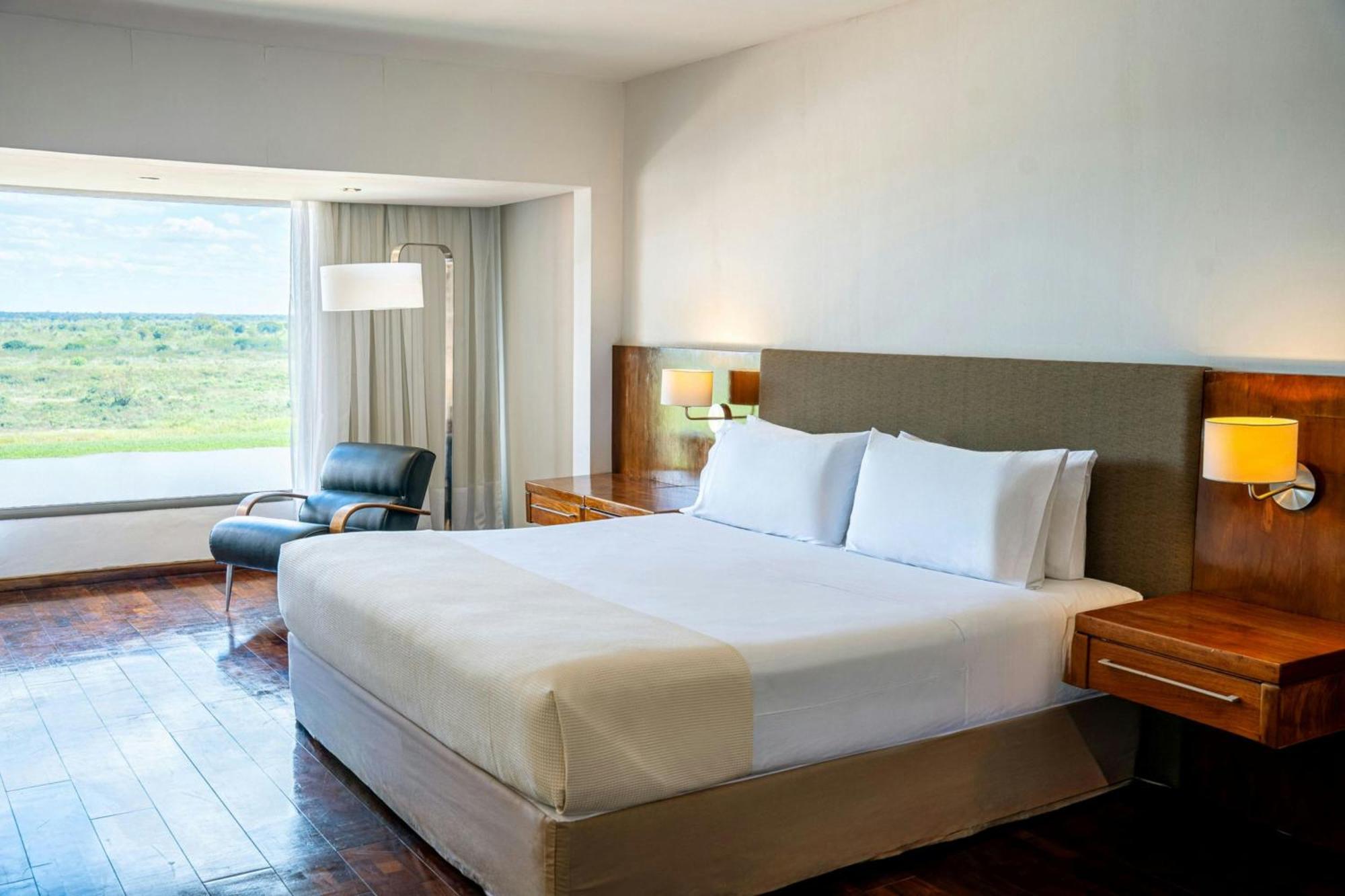 Quarto Deluxe com Cama King-size e Vista do Rio