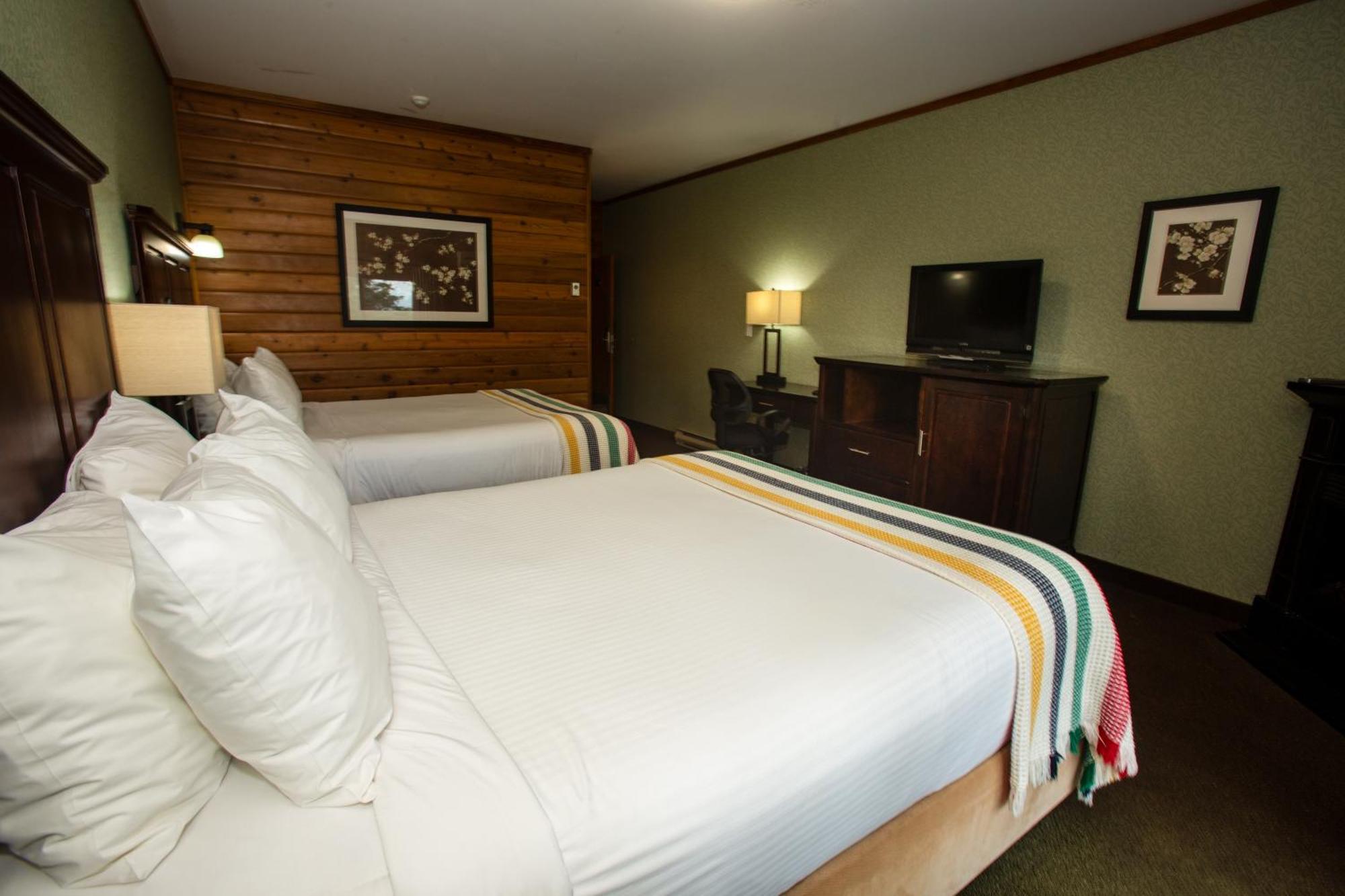 Deluxe Queen Room
