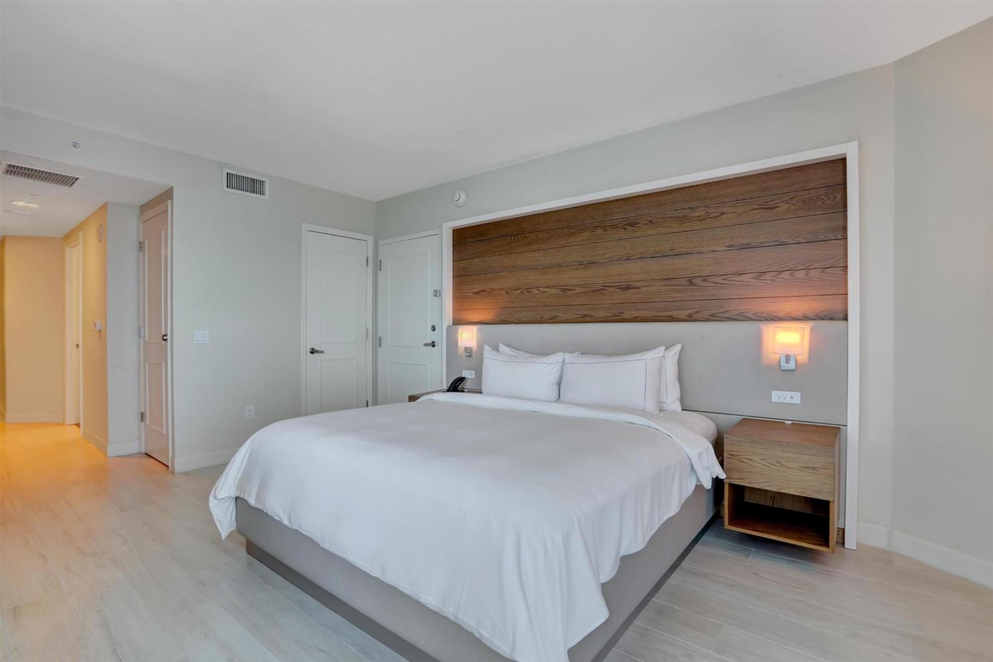 Junior King Suite Ocean View Hearing Accessible,1774450887:JPEG