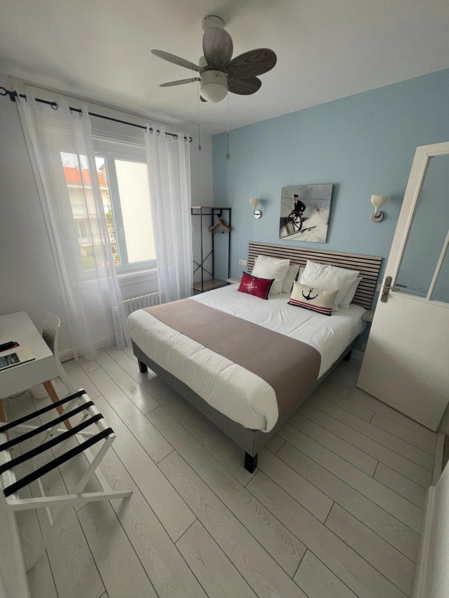 Chambre double standard avec vue sur la cour