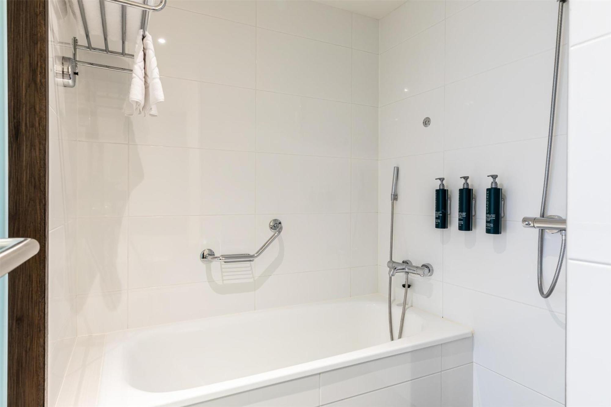 Junior King Suite Partial Sea View
